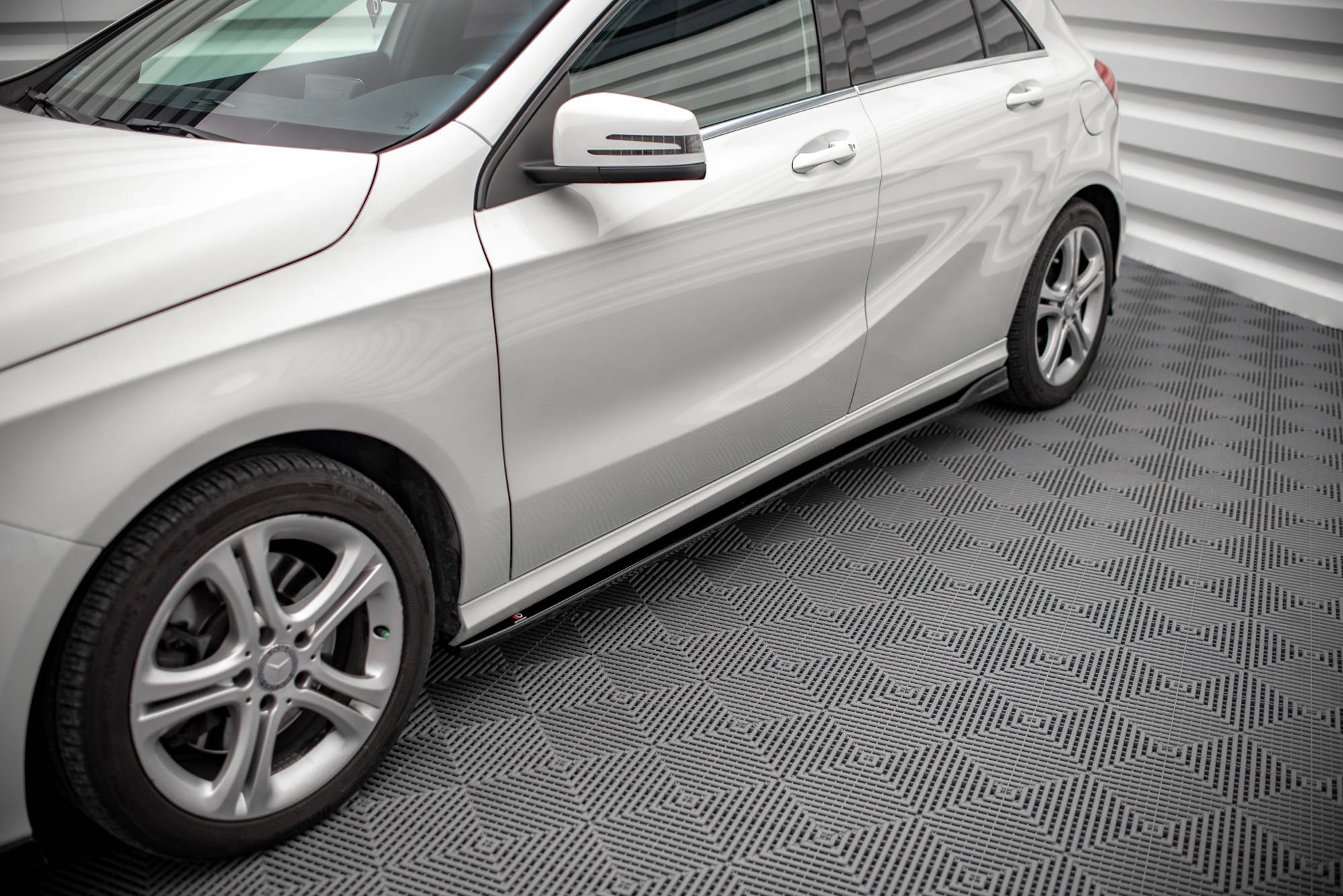 Maxton Design Street+ Seitenschweller Leisten passend für V.1 passend für Mercedes-Benz A W176 schwarz Hochglanz