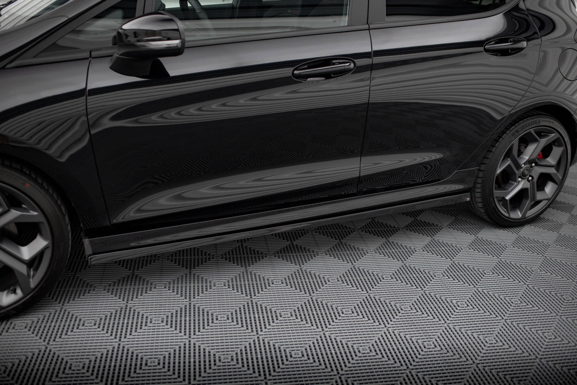 Maxton Design Street+ Seitenschweller Leisten V.2 passend für Ford Fiesta Mk8 ST / ST-Line schwarz Hochglanz