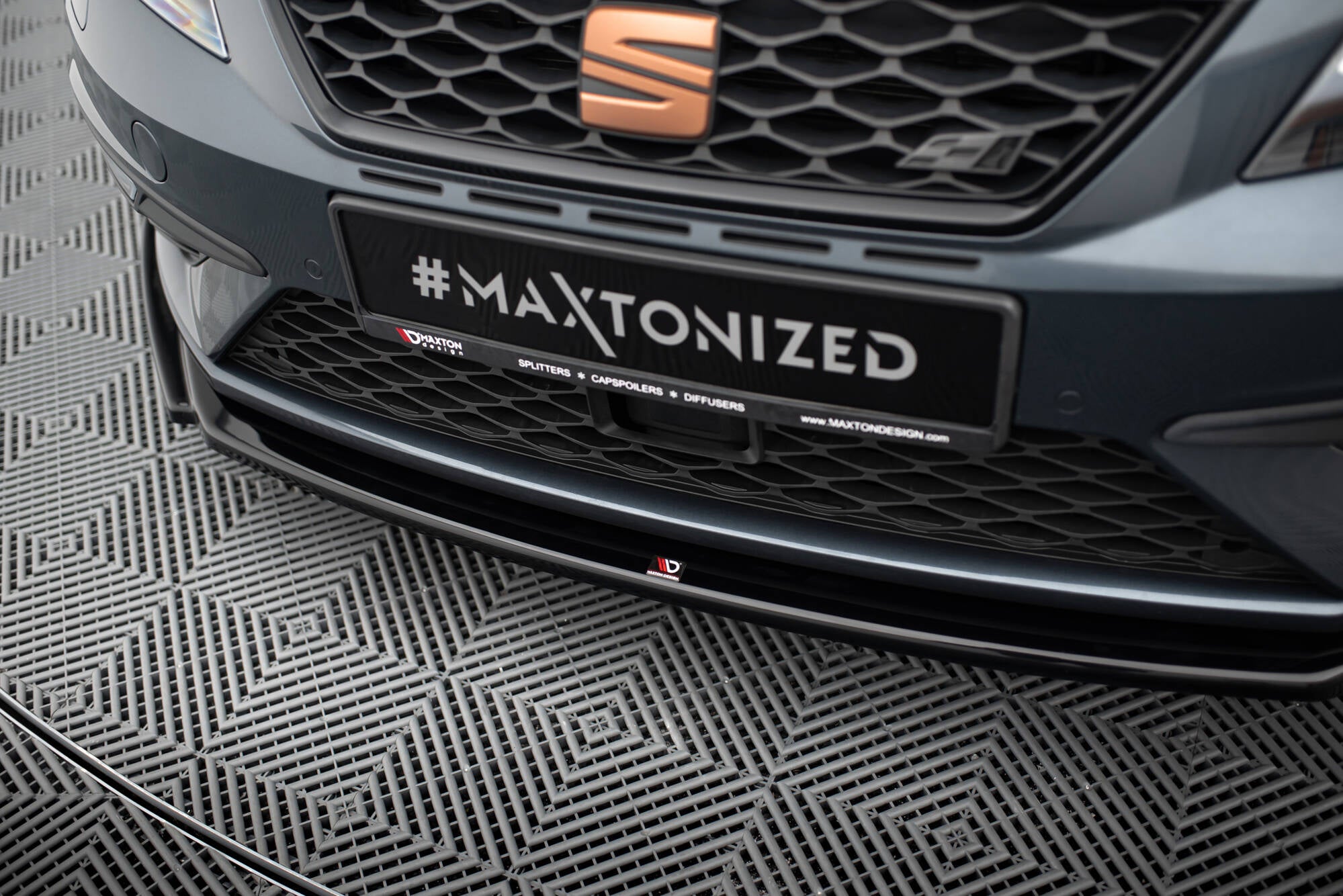 Maxton Design Street+ Spoilerlippe Front Ansatz V.5 passend für Seat Leon Cupra / FR Mk3 FL schwarz Hochglanz