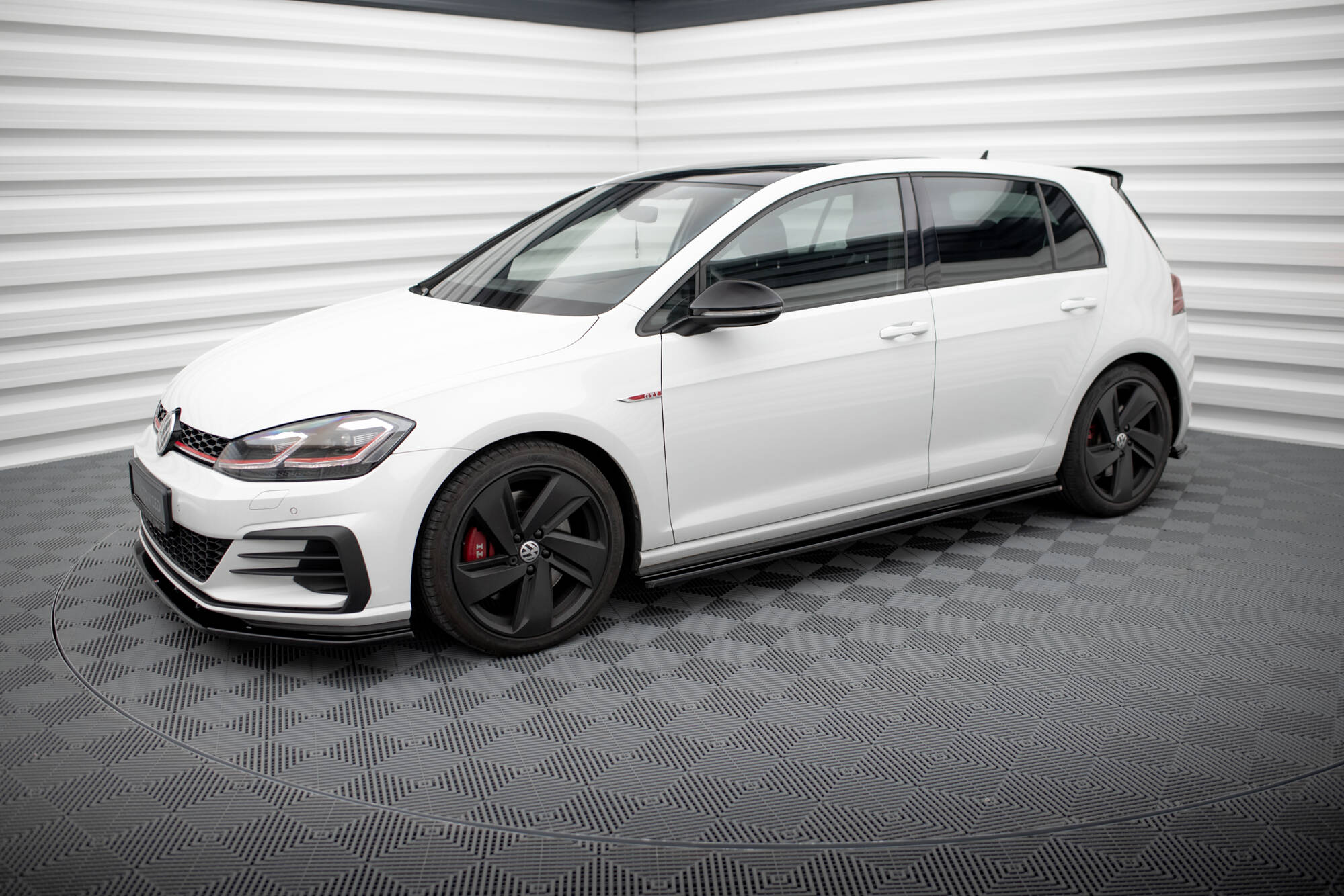 Maxton Design Street+ Seitenschweller Leisten passend für V.1 passend für VW Golf GTI / GTD Mk7 / Mk7 Facelift (breit) schwarz Hochglanz