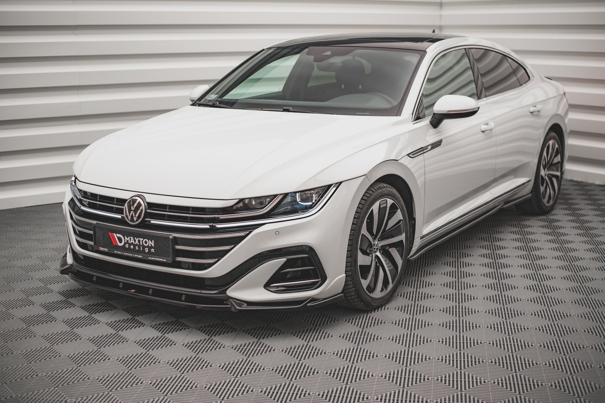 Maxton Design Street+ Spoilerlippe Front Ansatz V.1 passend für VW Arteon R-Line Limousine / Shooting Brake Mk1 Facelift schwarz Hochglanz