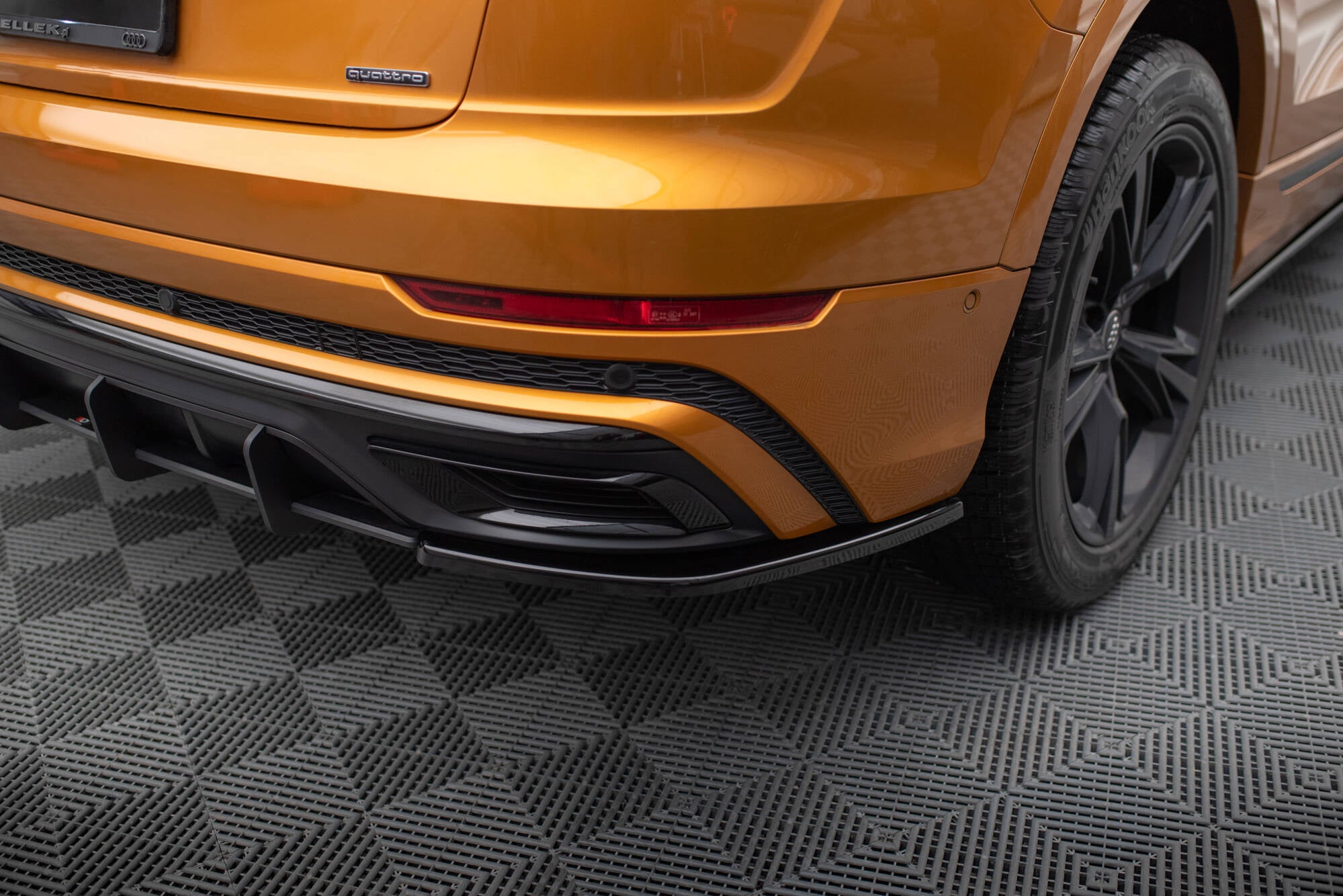 Maxton Design Heck Ansatz Flaps Diffusor passend für Audi Q8 S-line Mk1 schwarz Hochglanz