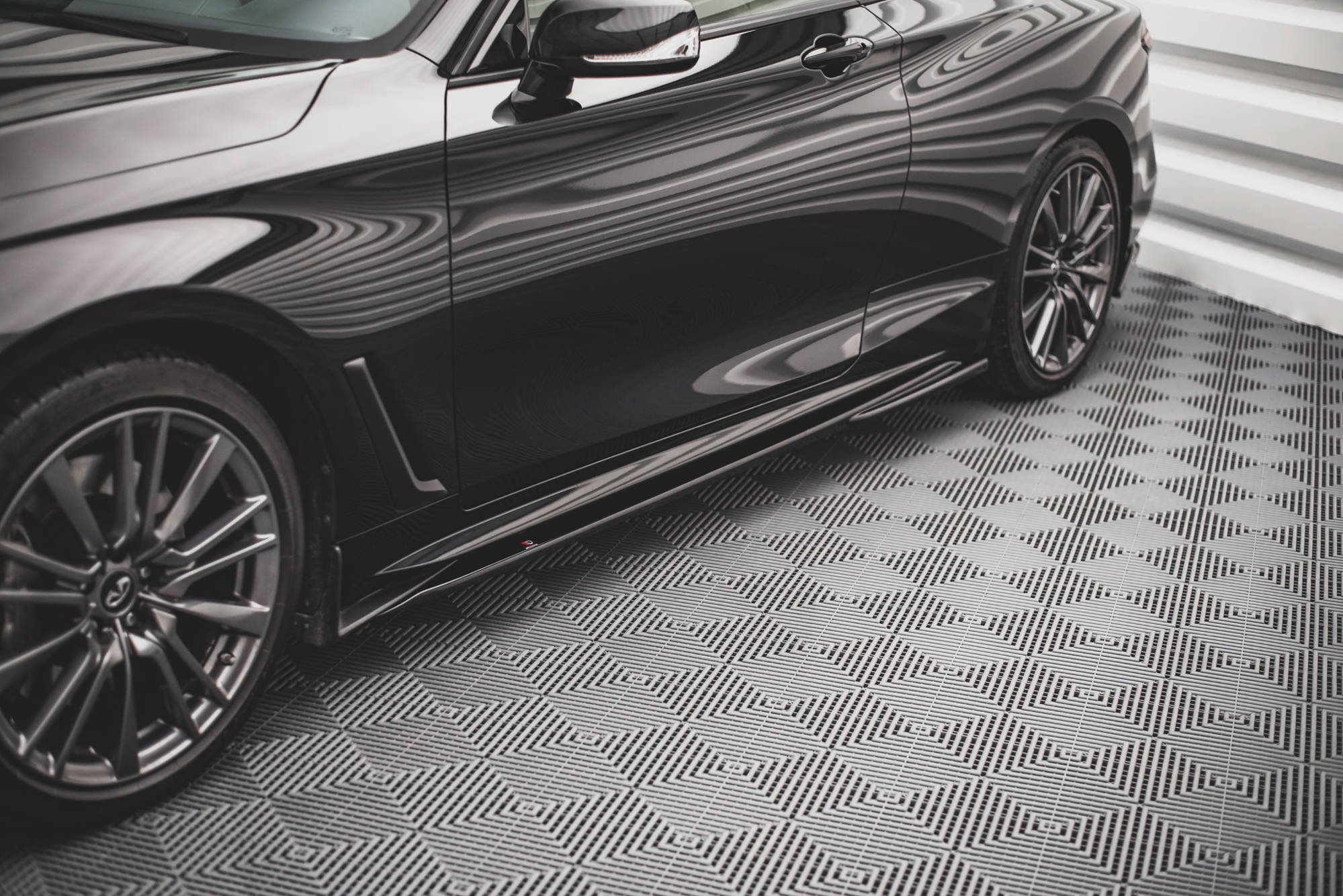 Maxton Design Street+ Seitenschweller Leisten passend für Infiniti Q60 S Mk2 schwarz Hochglanz