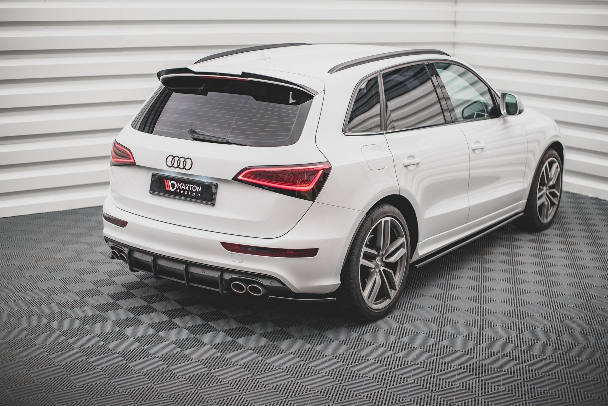 Maxton Design Heck Ansatz Flaps Diffusor passend für Audi SQ5 Mk1 (8R) schwarz Hochglanz