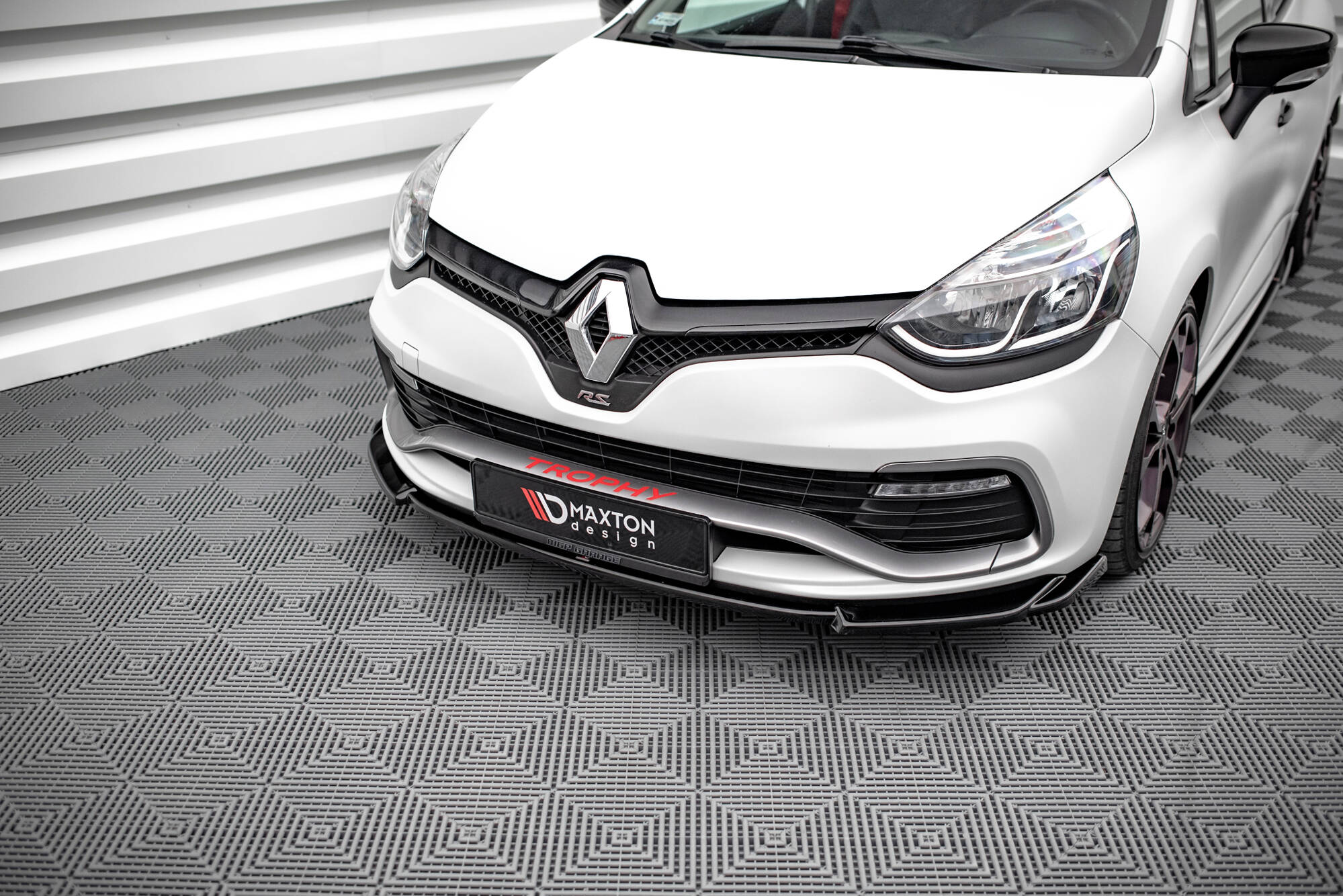 Maxton Design Street+ Spoilerlippe Front Ansatz V.2 passend für Renault Clio RS Mk4 schwarz Hochglanz