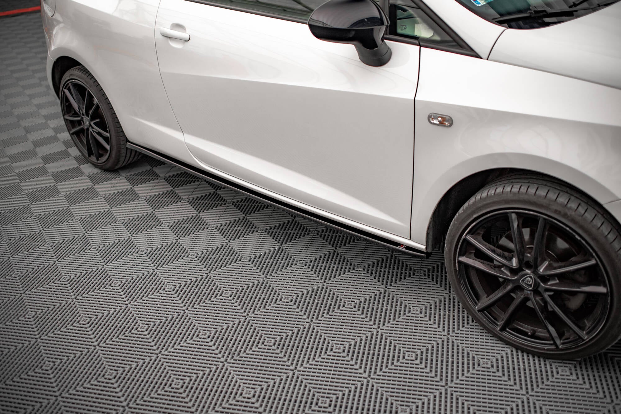 Maxton Design Street+ Seitenschweller Leisten passend für Seat Ibiza FR SC Mk4 Facelift schwarz Hochglanz