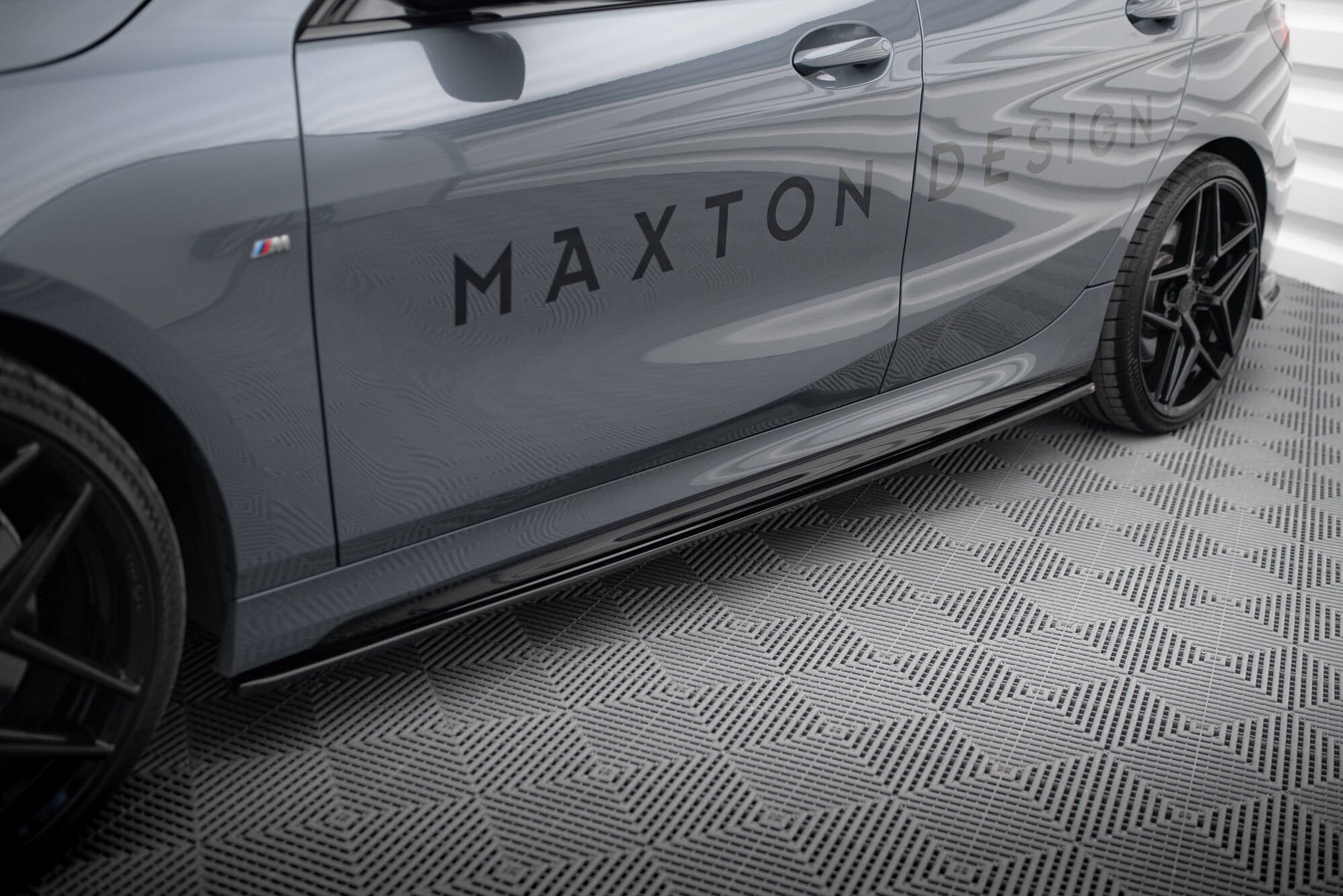Maxton Design Street+ Seitenschweller Leisten passend für V.1 passend für BMW 1er M-Paket / M135i / 128ti schwarz Hochglanz