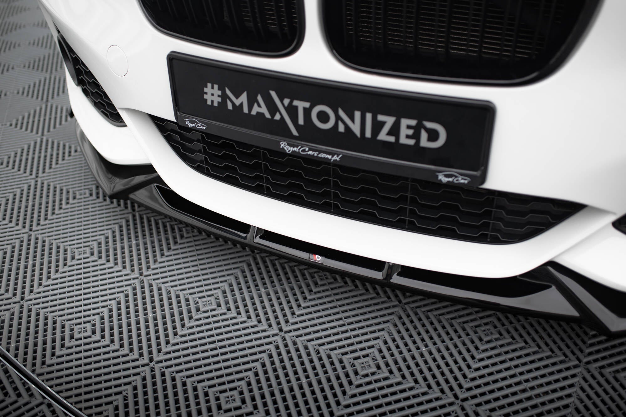 Maxton Design Street+ Spoilerlippe Front Ansatz V.5 + Flaps passend für BMW 1er M-Paket / M140i F20 Facelift