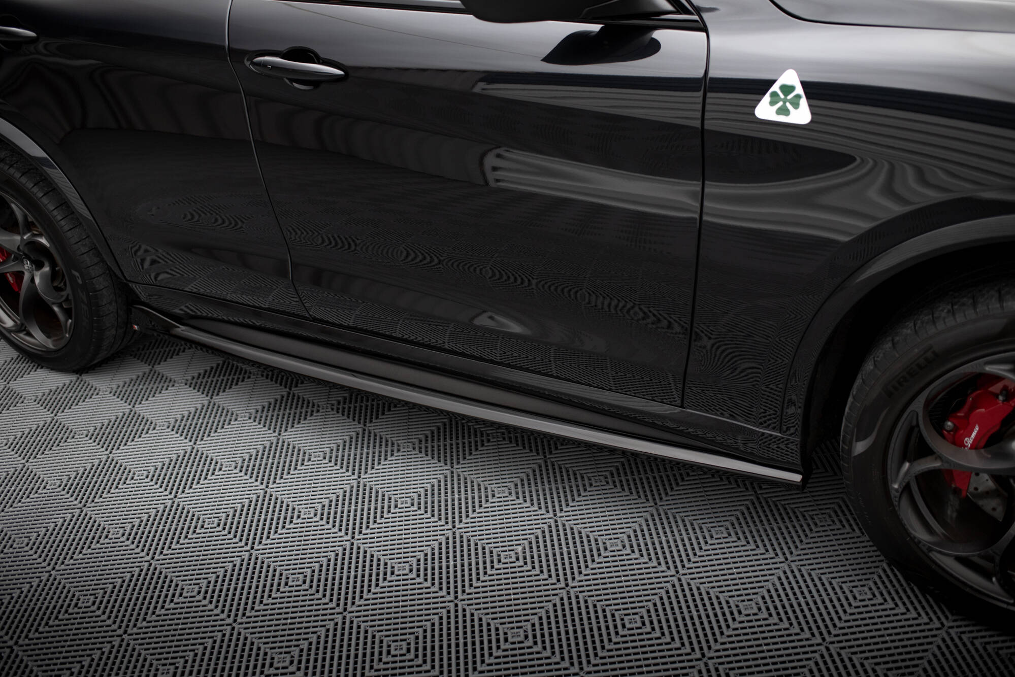 Maxton Design Street+ Seitenschweller Leisten passend für Alfa Romeo Stelvio Quadrifoglio Mk1 schwarz Hochglanz