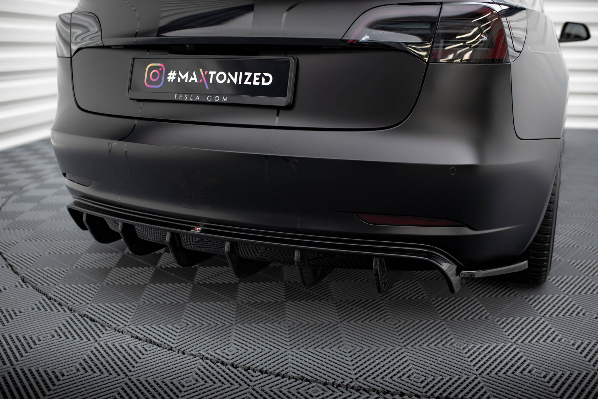 Maxton Design Diffusor Heck Ansatz V.2 passend für Tesla Model 3 schwarz Hochglanz