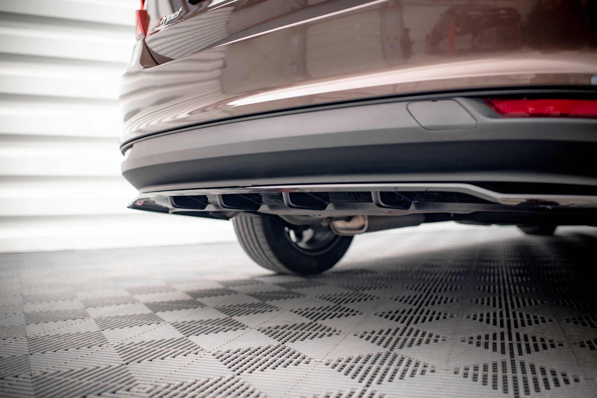 Maxton Design Street+ Mittlerer Diffusor RACE passend für Fiat Tipo S Limousine Mk1 schwarz Hochglanz