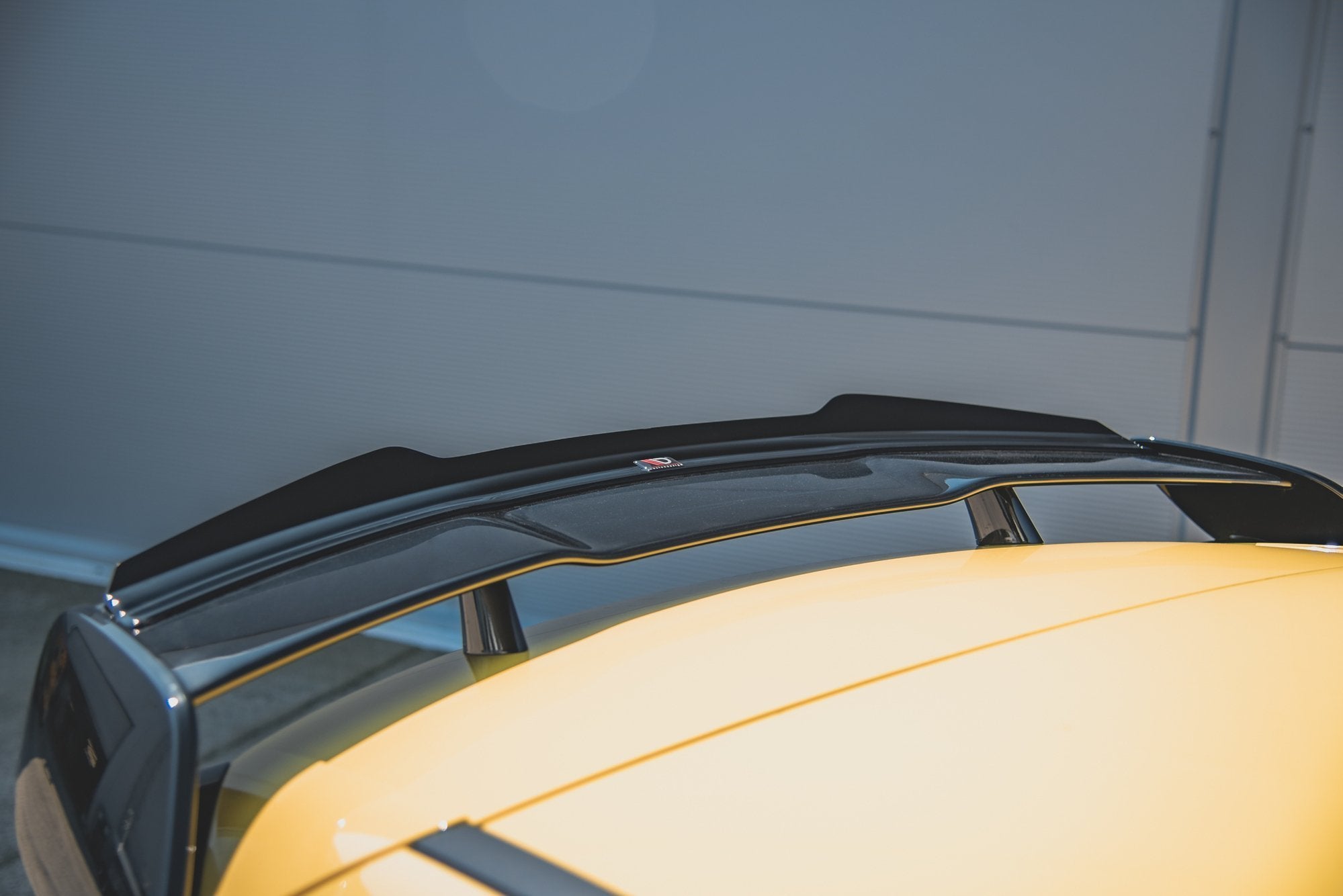 Maxton Design Spoiler CAP passend für Mercedes-AMG A 45 S W177 schwarz Hochglanz