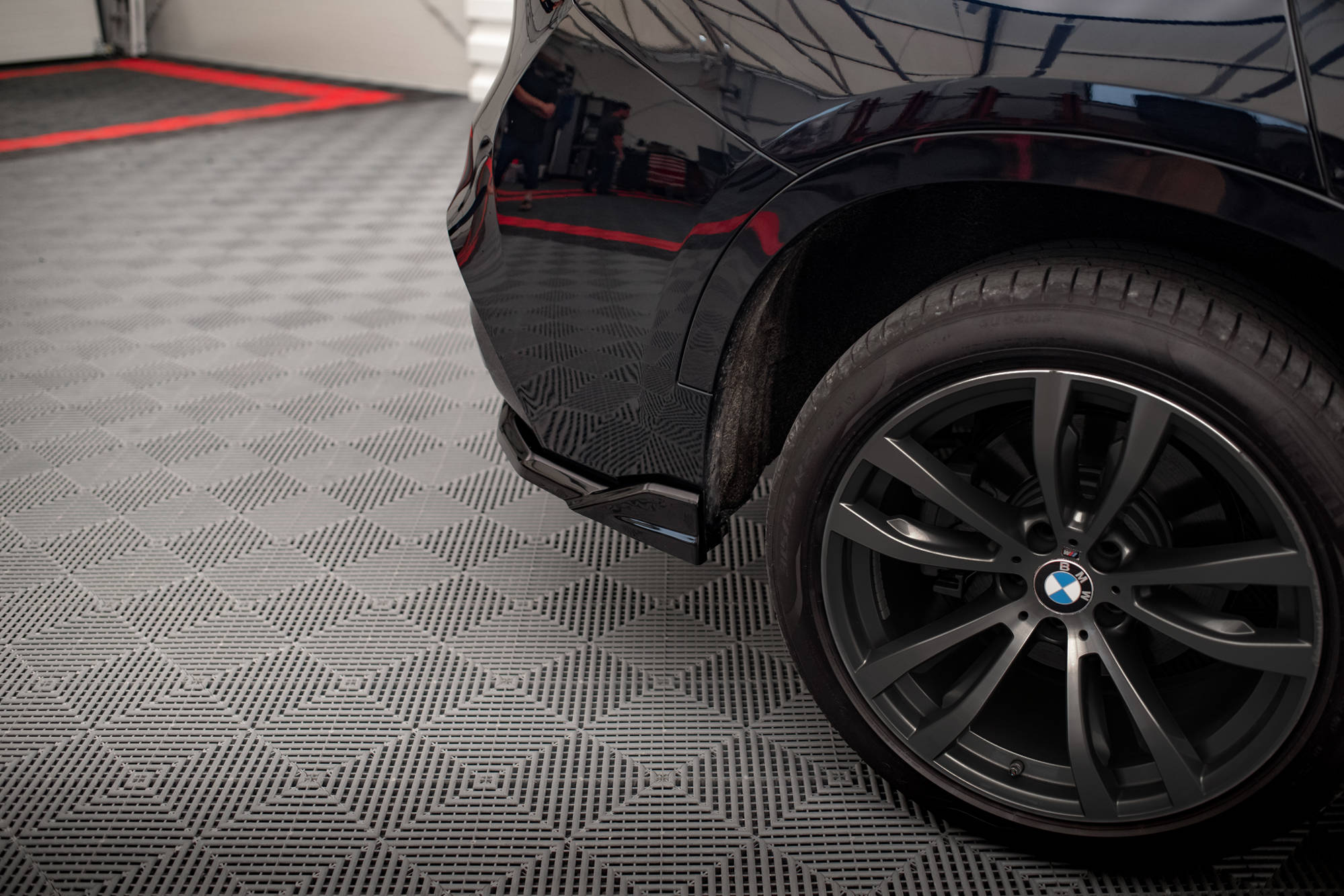 Maxton Design Street+ Mittlerer Diffusor RACE passend für BMW X6 M-Paket F16 schwarz Hochglanz