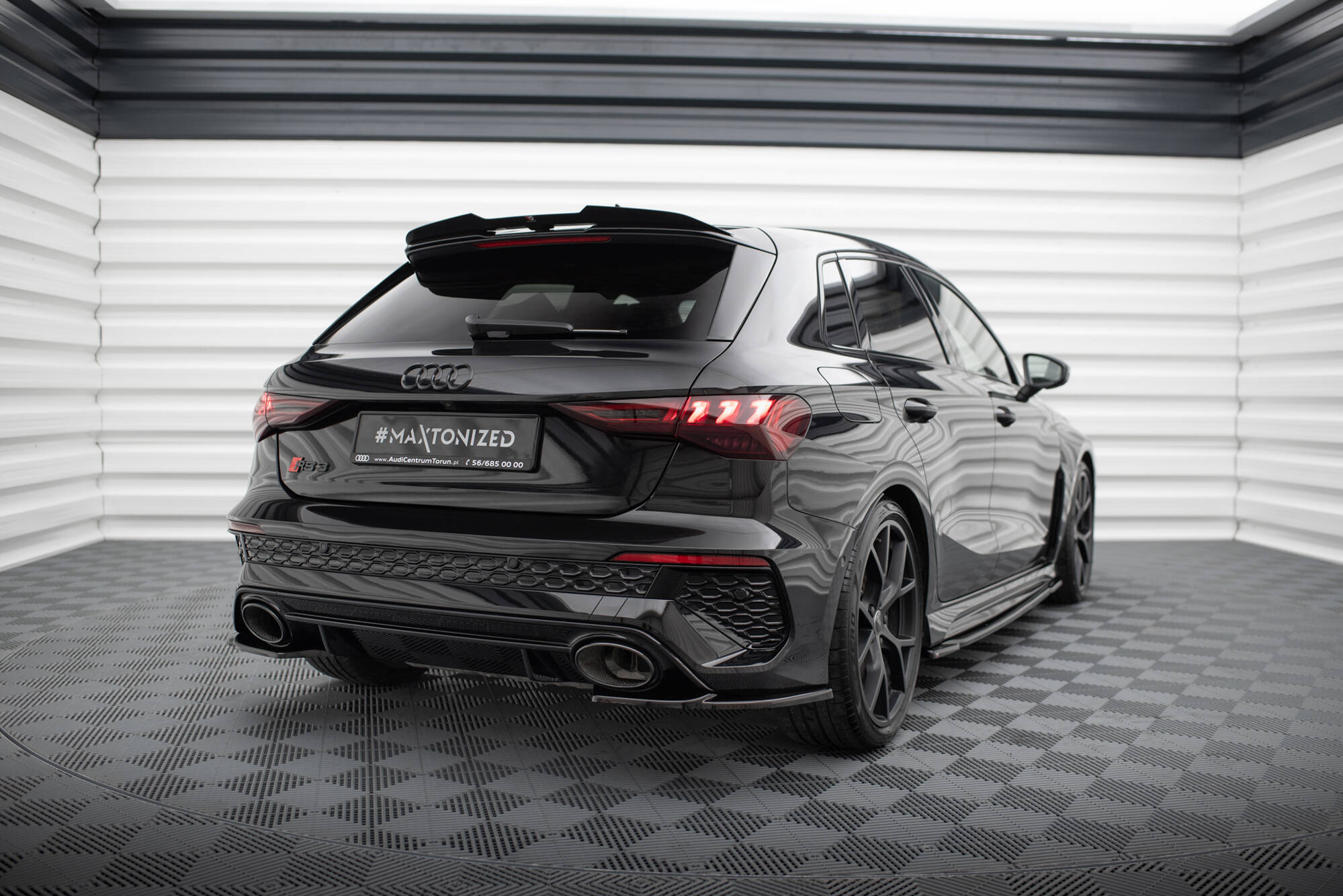 Maxton Design Heck Ansatz Flaps Diffusor V.1 passend für Audi RS3 Sportback 8Y schwarz Hochglanz