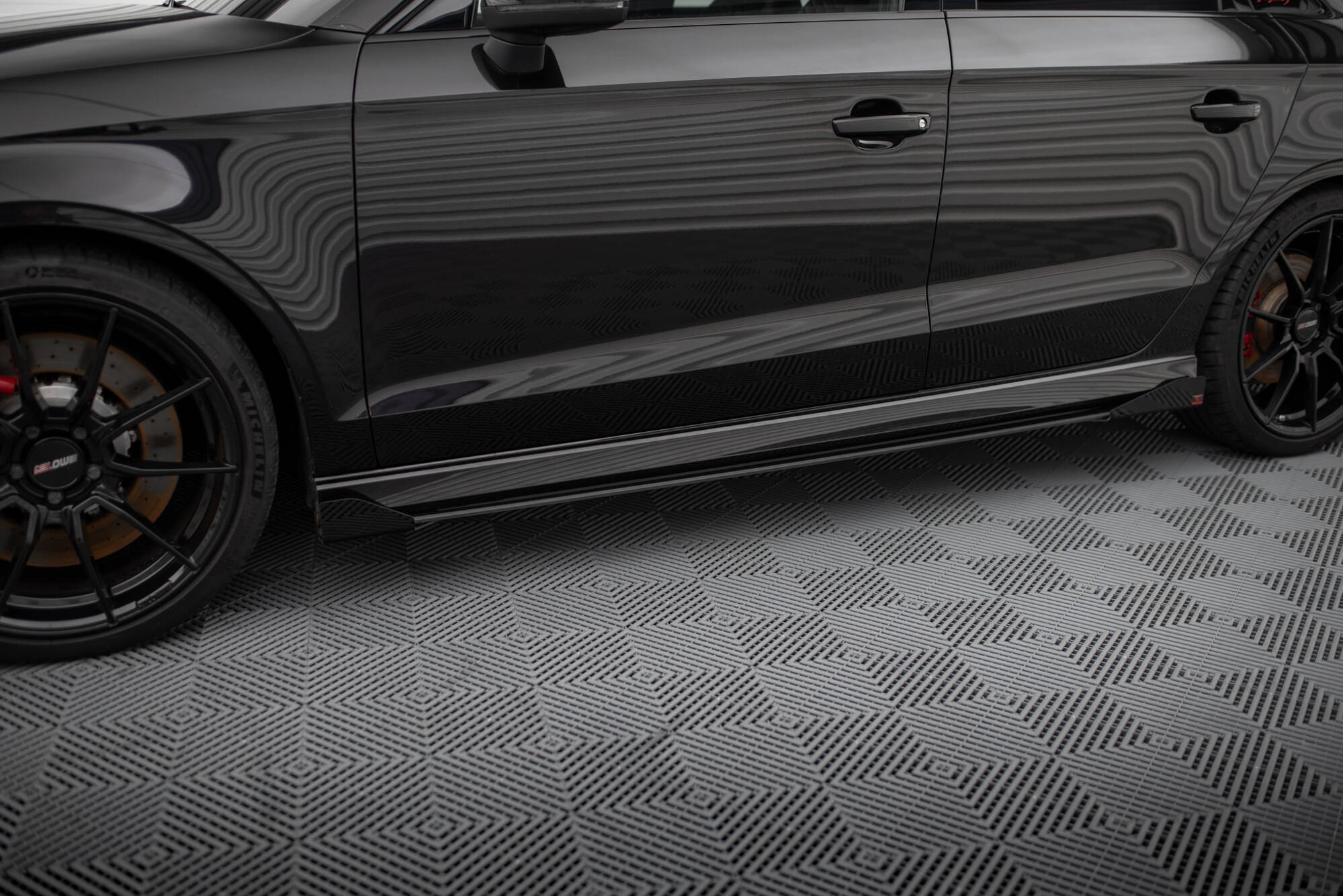 Maxton Design Street Pro Street+ Seitenschweller Leisten passend für V.1 + Flaps passend für Audi RS3 Limousine 8V Facelift schwarz Hochglanz