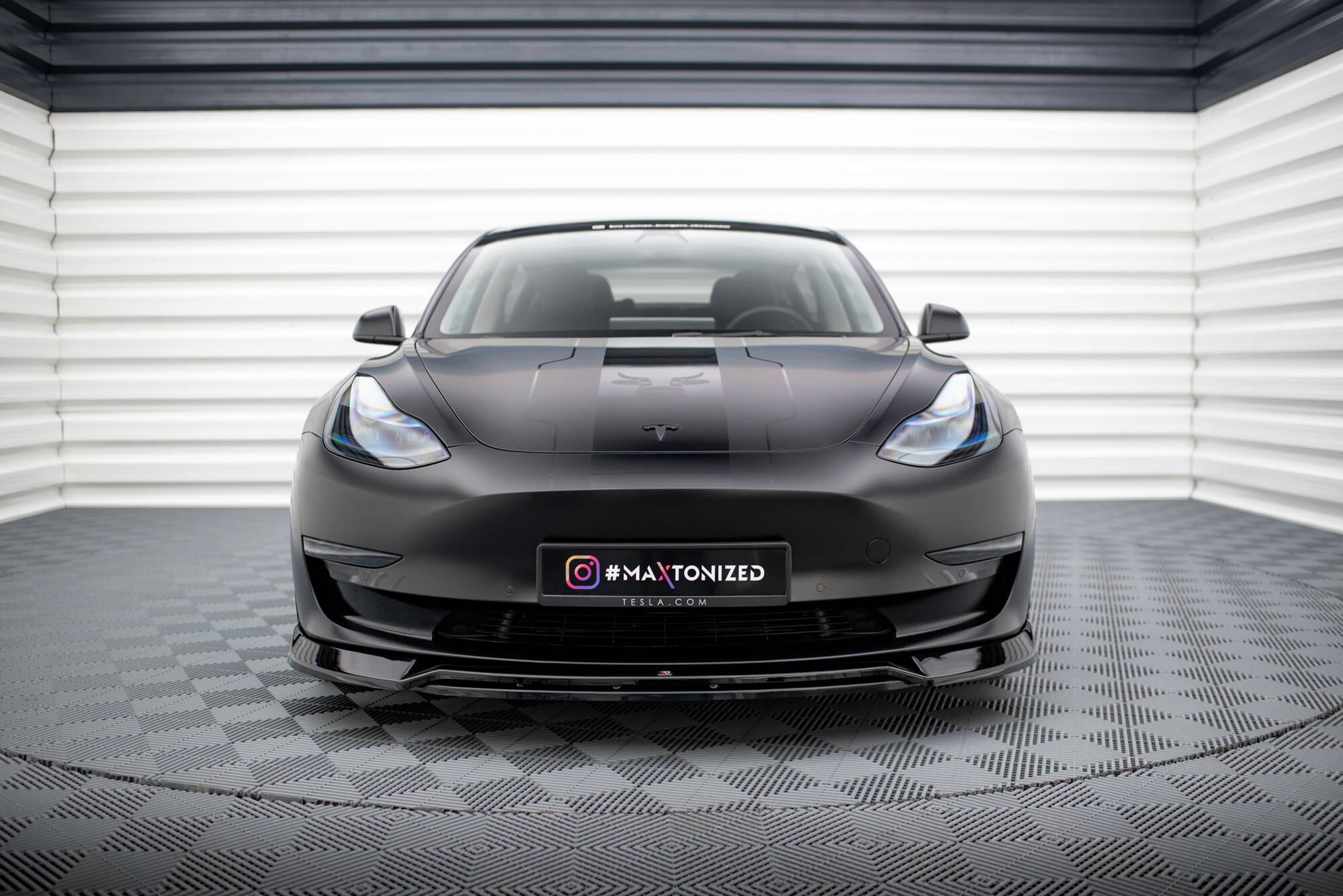 Maxton Design Street+ Spoilerlippe Front Ansatz V.3 passend für Tesla Model 3 schwarz Hochglanz