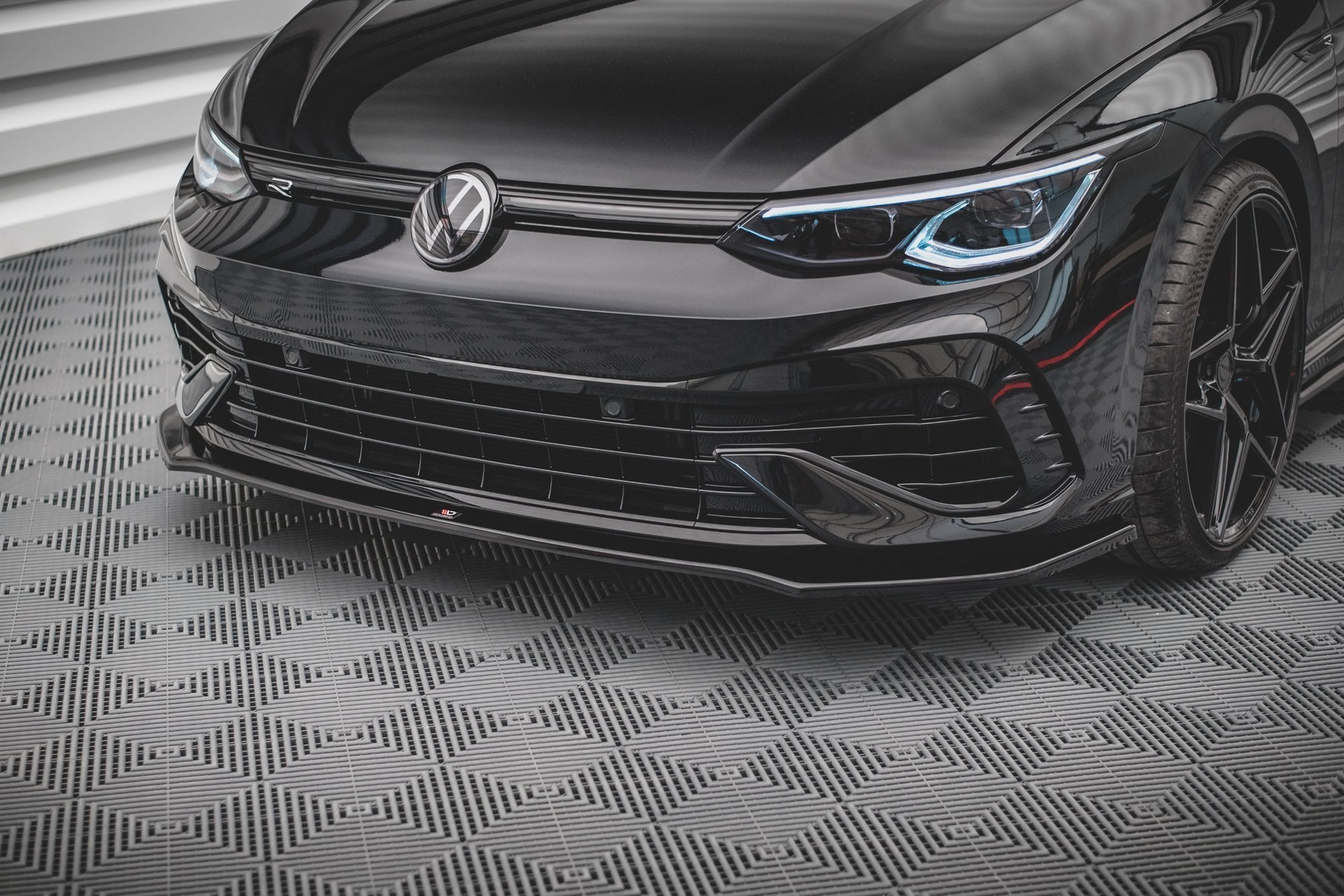 Maxton Design Street+ Spoilerlippe Front Ansatz V.3 passend für VW Golf R Hatchback / Variant Mk8 schwarz Hochglanz