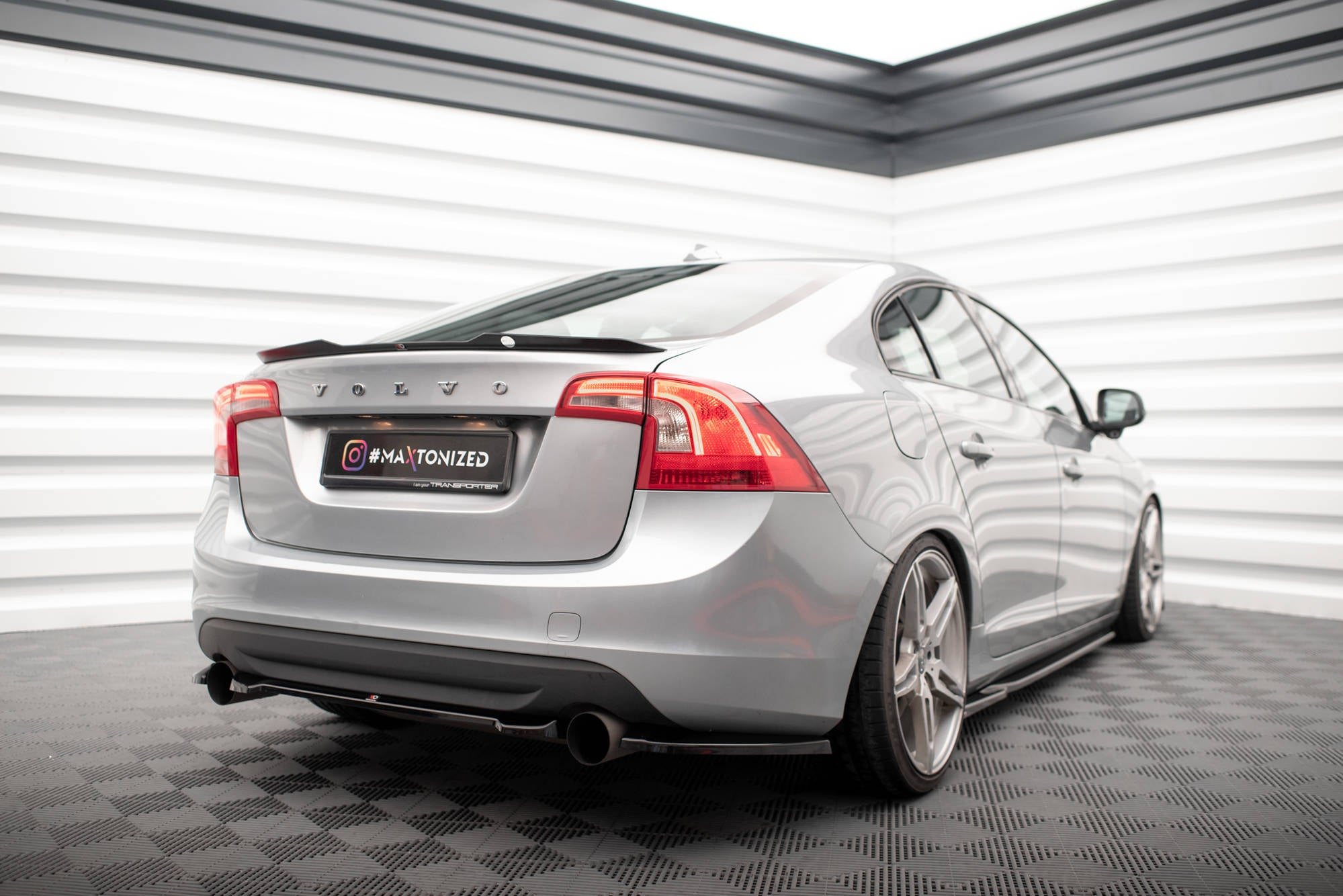 Maxton Design Spoiler CAP passend für Volvo S60 Standard / R-Design Mk2 schwarz Hochglanz