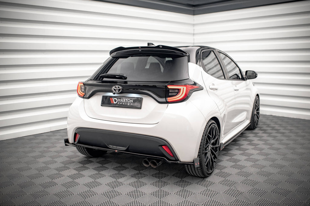 Maxton Design Spoiler CAP V.2 passend für Toyota Yaris Mk4 schwarz Hochglanz