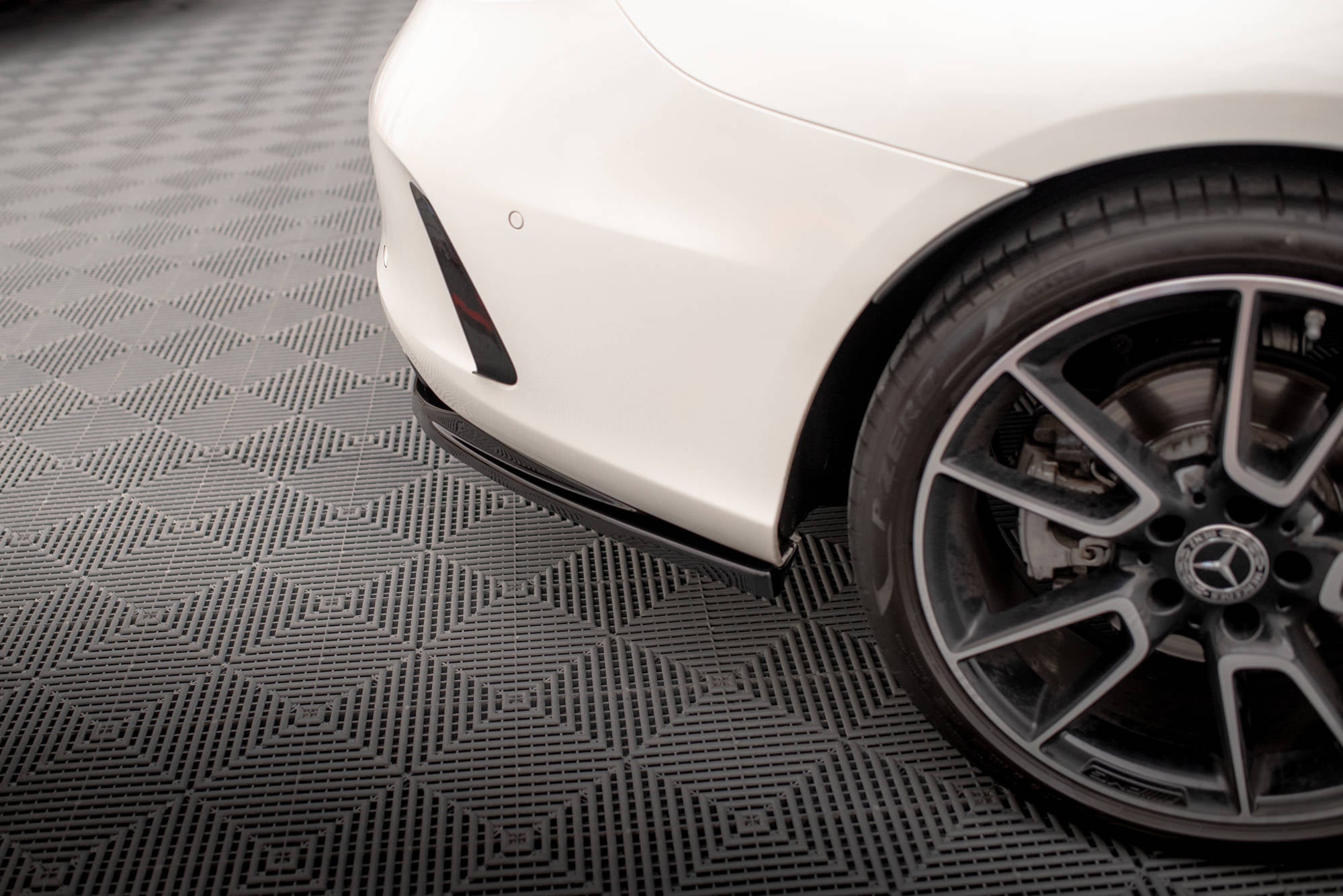 Maxton Design Street+ Mittlerer Diffusor RACE passend für Mercedes-Benz C Coupe AMG-Line C205 Facelift schwarz Hochglanz