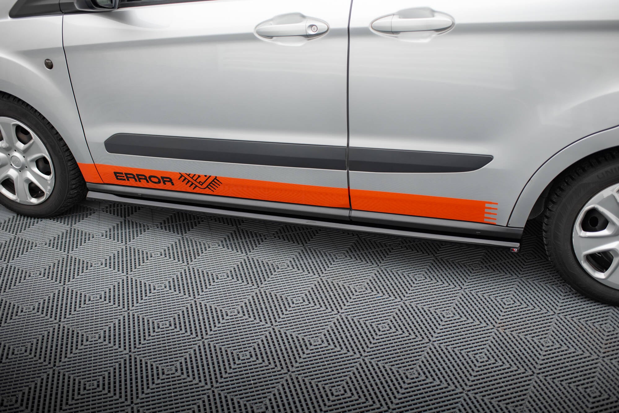 Maxton Design Street+ Seitenschweller Leisten passend für Ford Transit Courier Mk1 schwarz Hochglanz