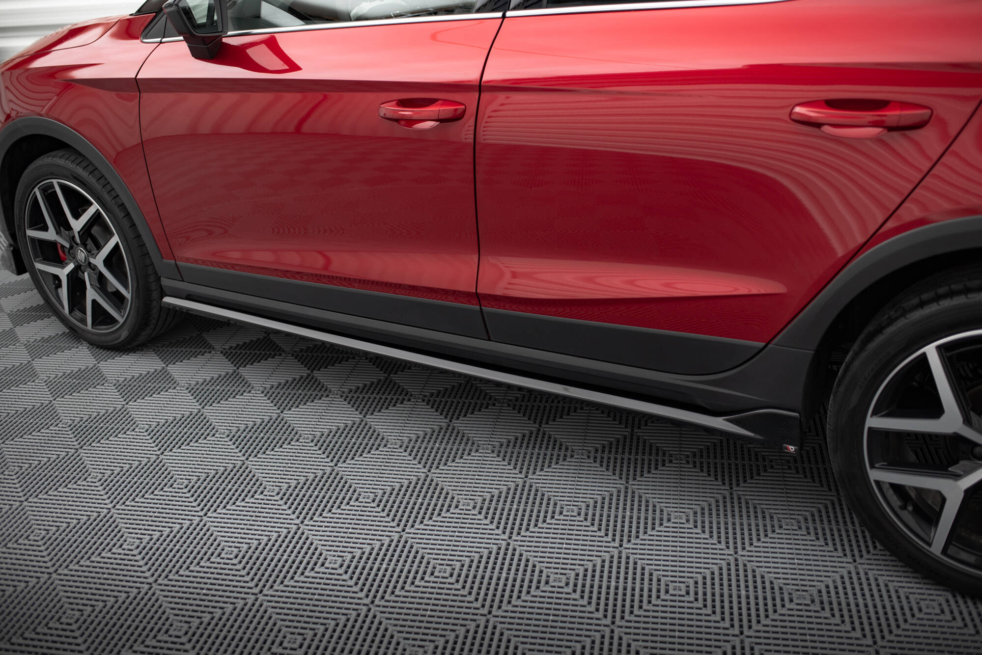 Maxton Design Street+ Seitenschweller Leisten passend für Seat Arona FR Mk1 schwarz Hochglanz