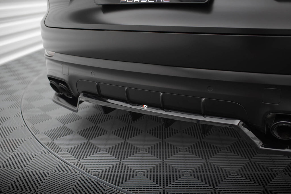 Maxton Design Street+ Mittlerer Diffusor RACE passend für Porsche Cayenne Sport Design SUV / Coupe Mk3 schwarz Hochglanz