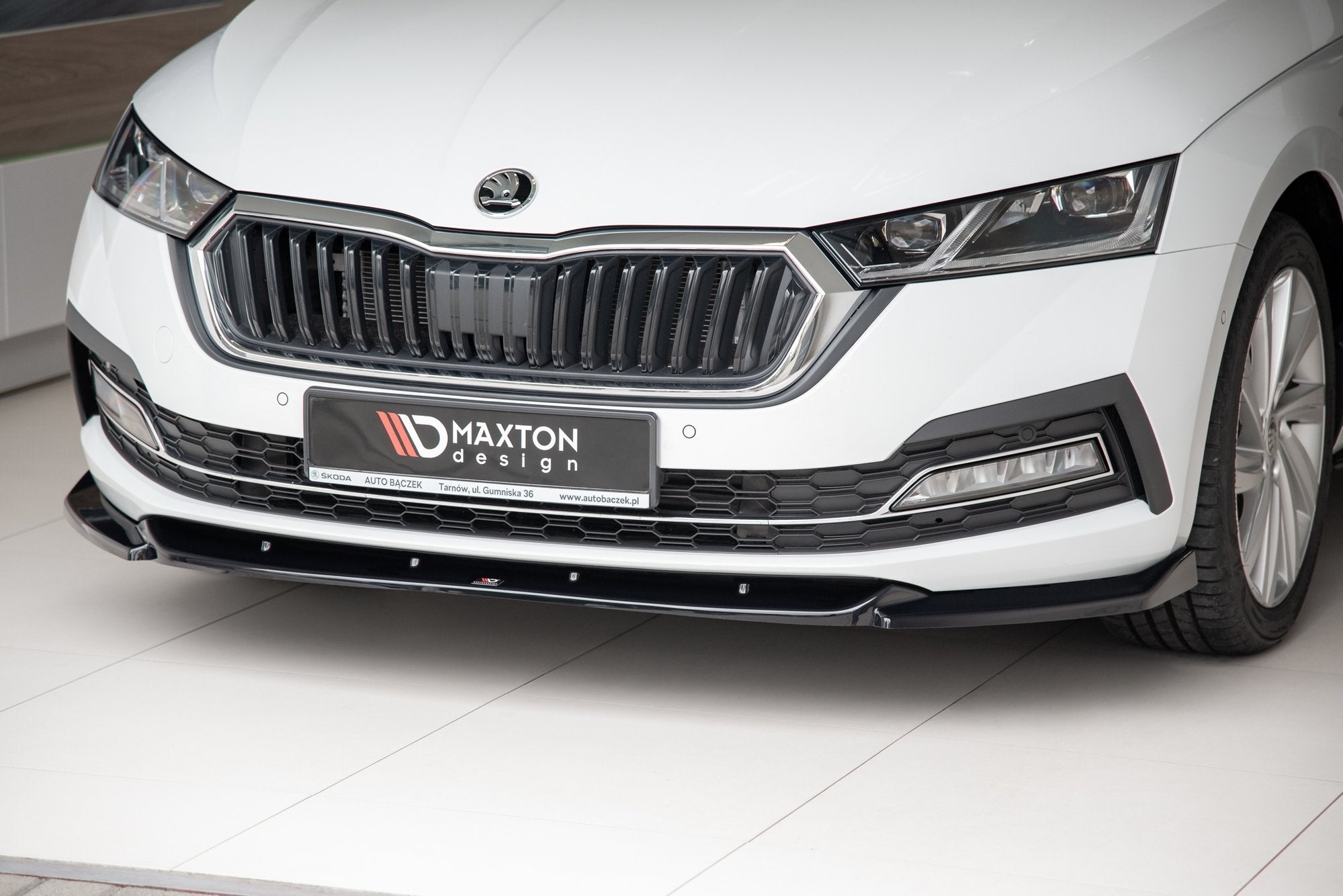 Maxton Design Street+ Spoilerlippe Front Ansatz V.1 passend für Skoda Octavia Mk4 schwarz Hochglanz