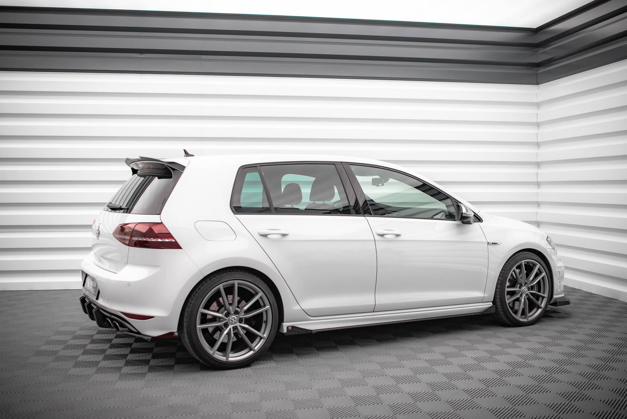 Maxton Design Street Pro Street+ Seitenschweller Leisten + Flaps passend für VW Golf R Mk7 schwarz Hochglanz