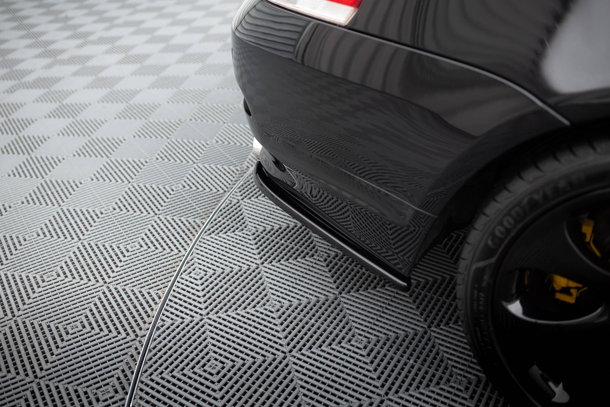 Maxton Design Heck Ansatz Flaps Diffusor passend für BMW 6er Coupe E63 / Cabrio E64 schwarz Hochglanz