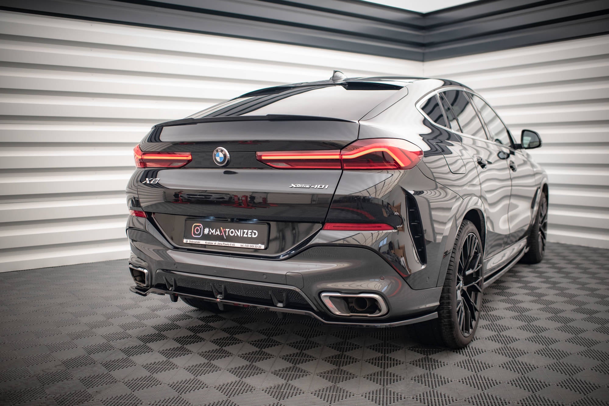 Maxton Design Street+ Mittlerer Diffusor RACE V.2 passend für BMW X6 M-Paket G06 schwarz Hochglanz