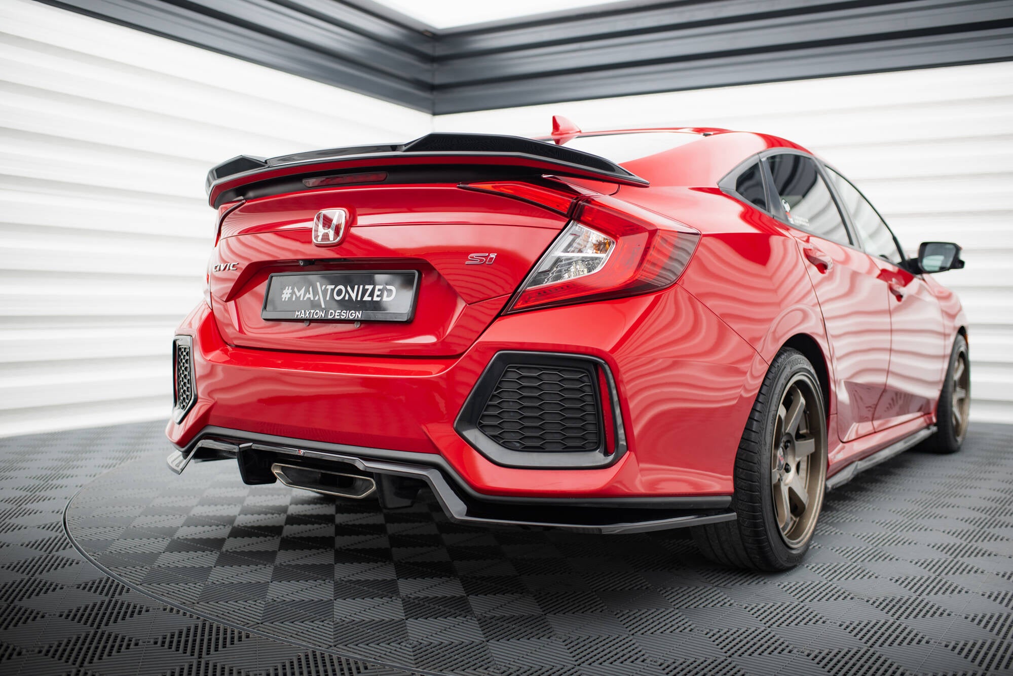 Maxton Design Street+ Mittlerer Diffusor RACE passend für Honda Civic SI Mk10 schwarz Hochglanz
