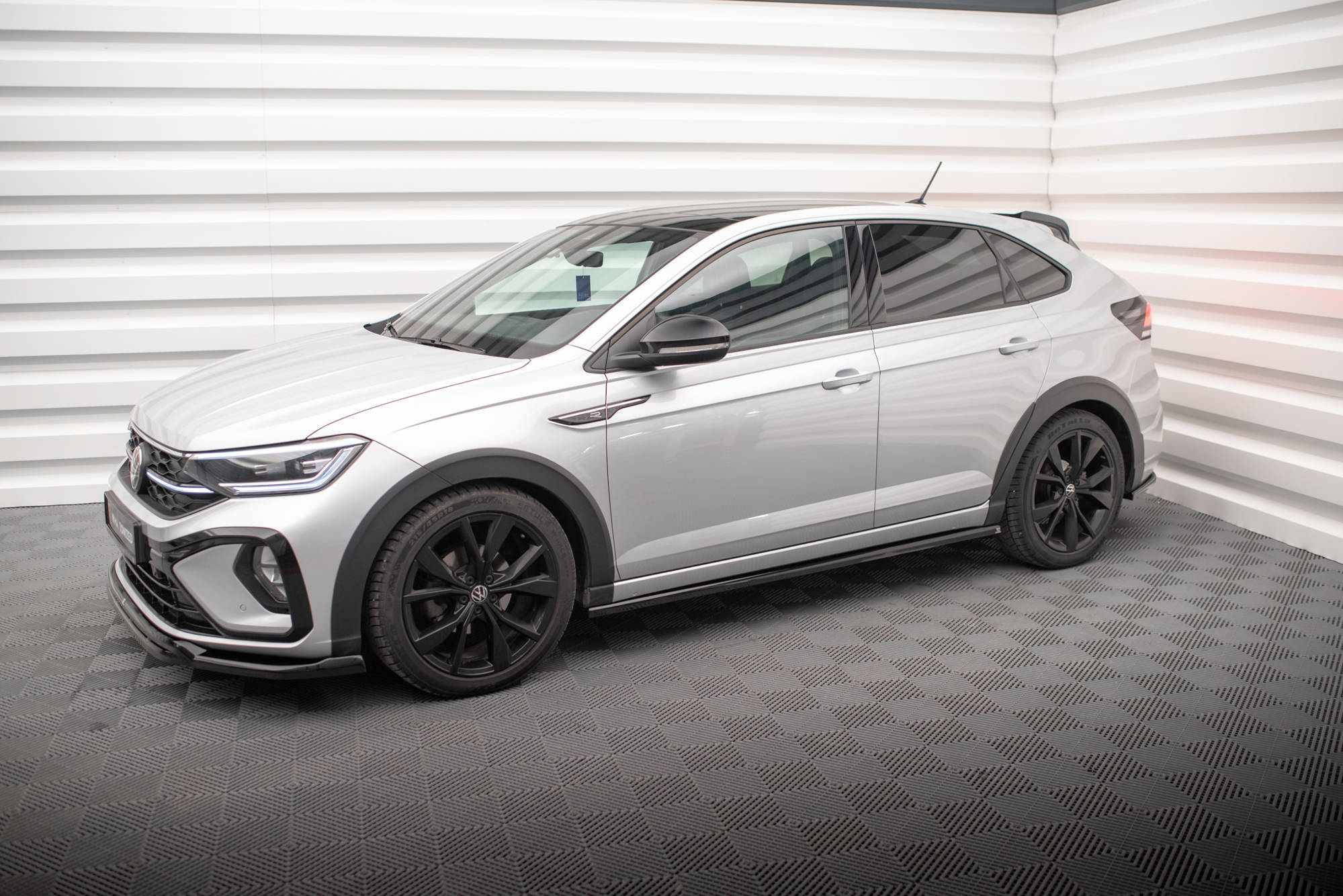 Maxton Design Street+ Seitenschweller Leisten passend für VW Taigo R-Line Mk1 schwarz Hochglanz