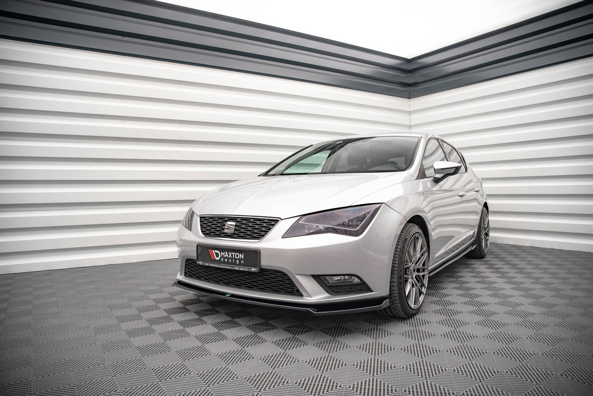 Maxton Design Street+ Spoilerlippe Front Ansatz V.2 passend für Seat Leon Mk3 schwarz Hochglanz