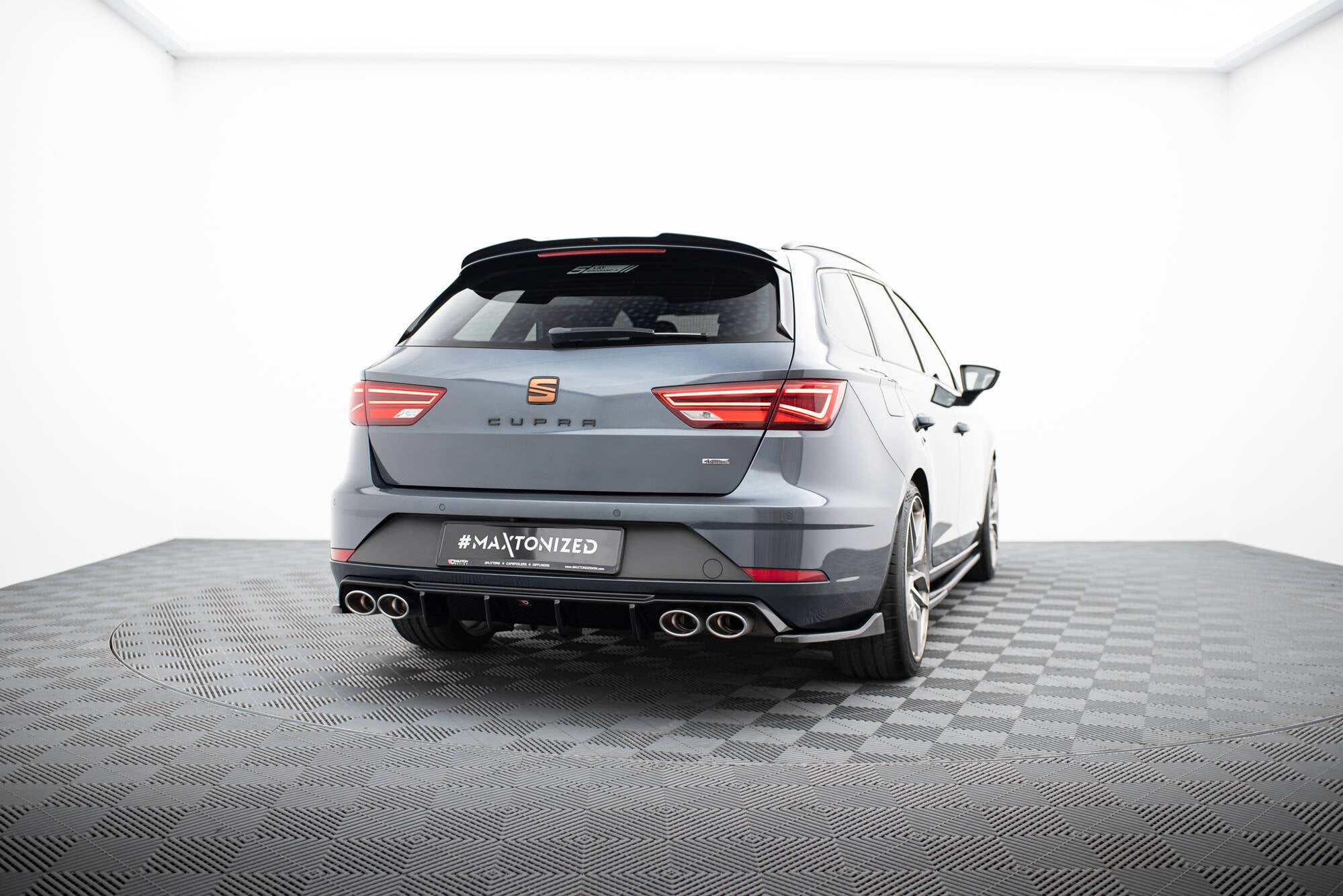 Maxton Design Heck Ansatz Flaps Diffusor V.3 passend für Seat Leon Cupra Mk3 FL Sportstourer schwarz Hochglanz