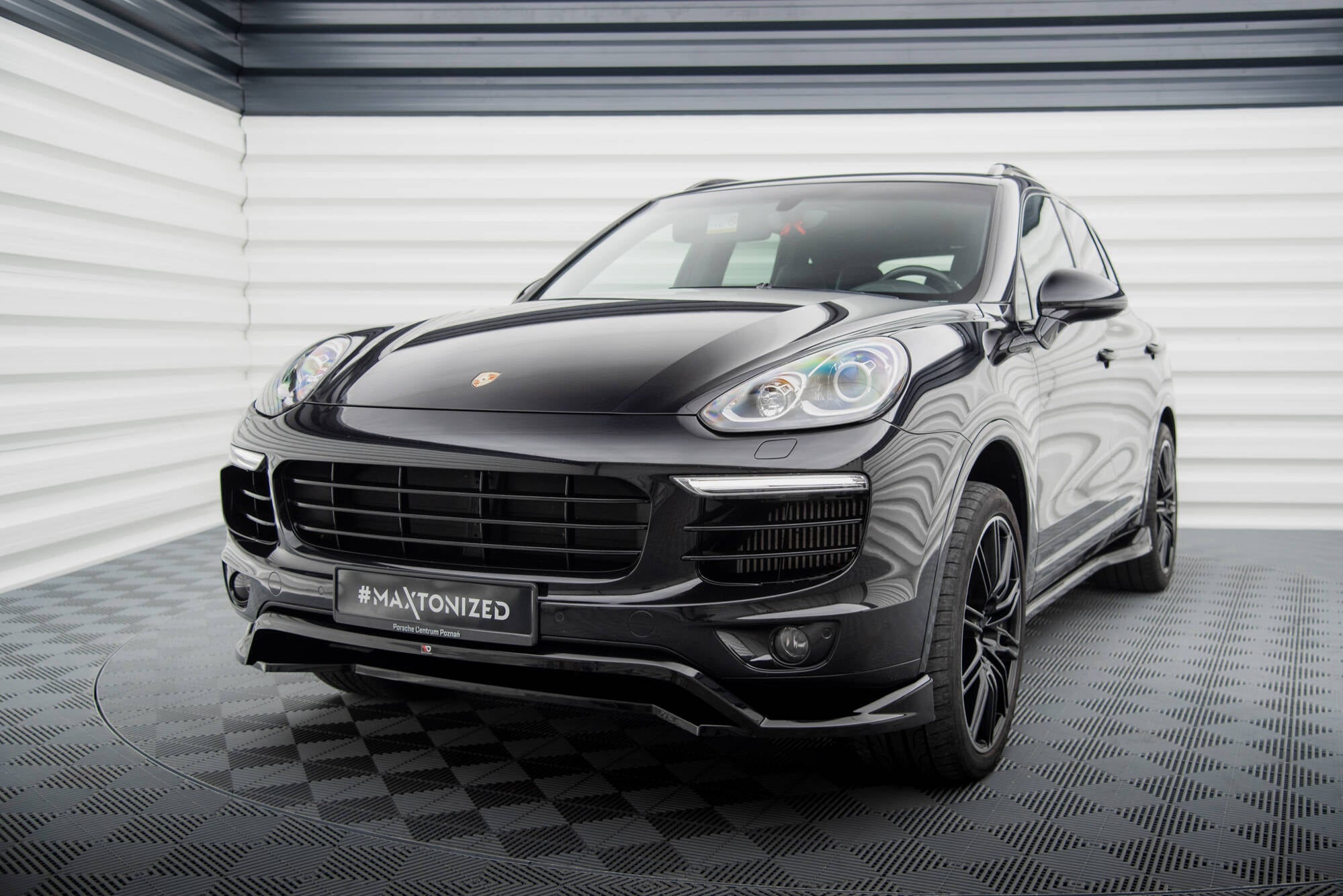 Maxton Design Street+ Spoilerlippe Front Ansatz passend für Porsche Cayenne Mk2 Facelift schwarz Hochglanz