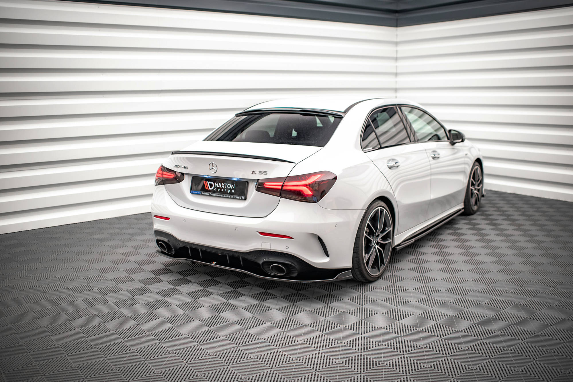 Maxton Design Heckscheiben Spoiler passend für Mercedes A AMG-Line / A35 Limousine V177 schwarz Hochglanz