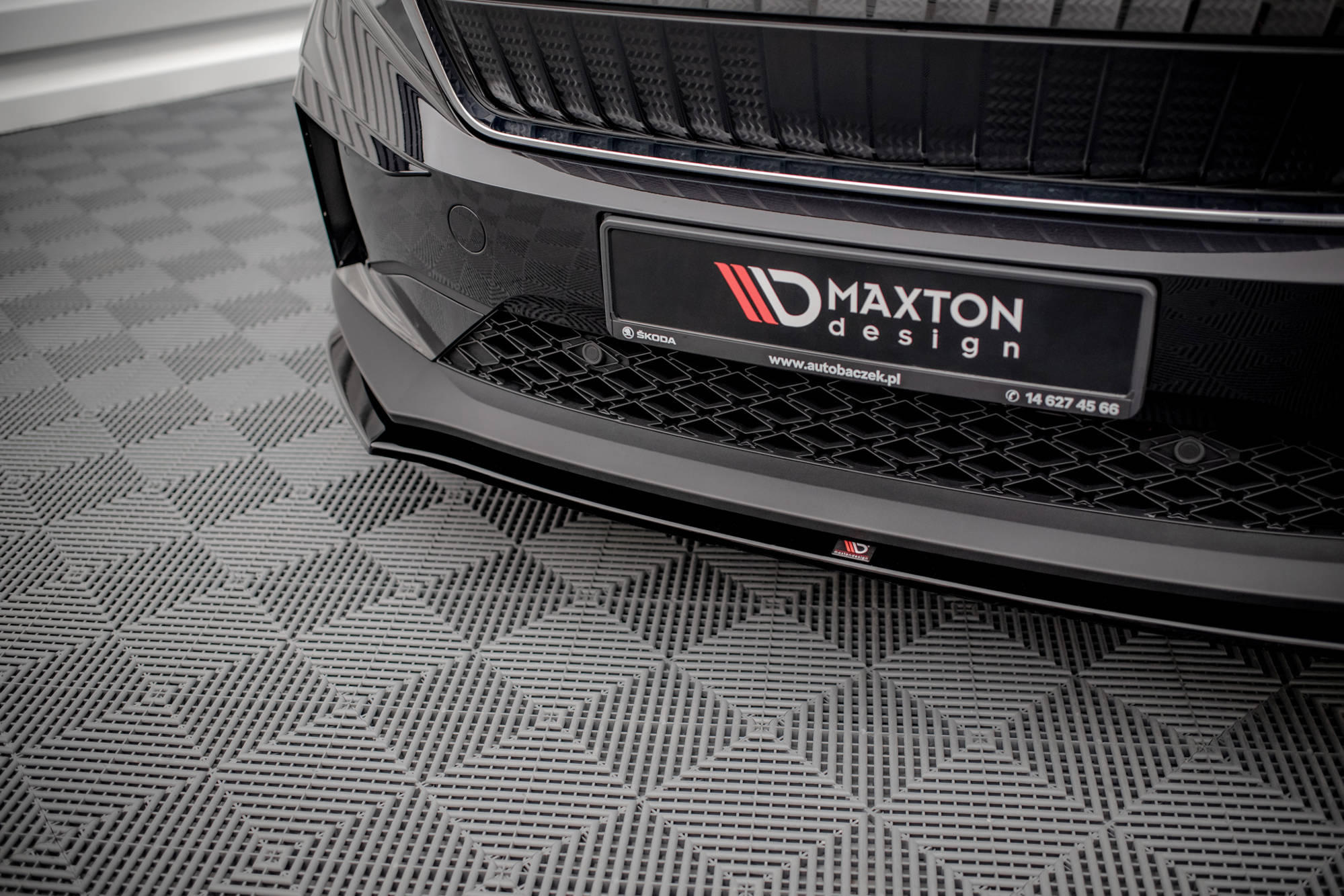 Maxton Design Street+ Spoilerlippe Front Ansatz V.1 passend für Skoda Enyaq iV schwarz Hochglanz
