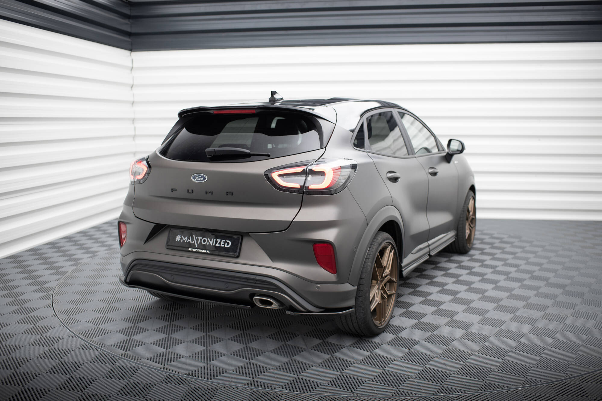 Maxton Design Heck Ansatz Flaps Diffusor passend für Ford Puma ST-Line Mk1 schwarz Hochglanz