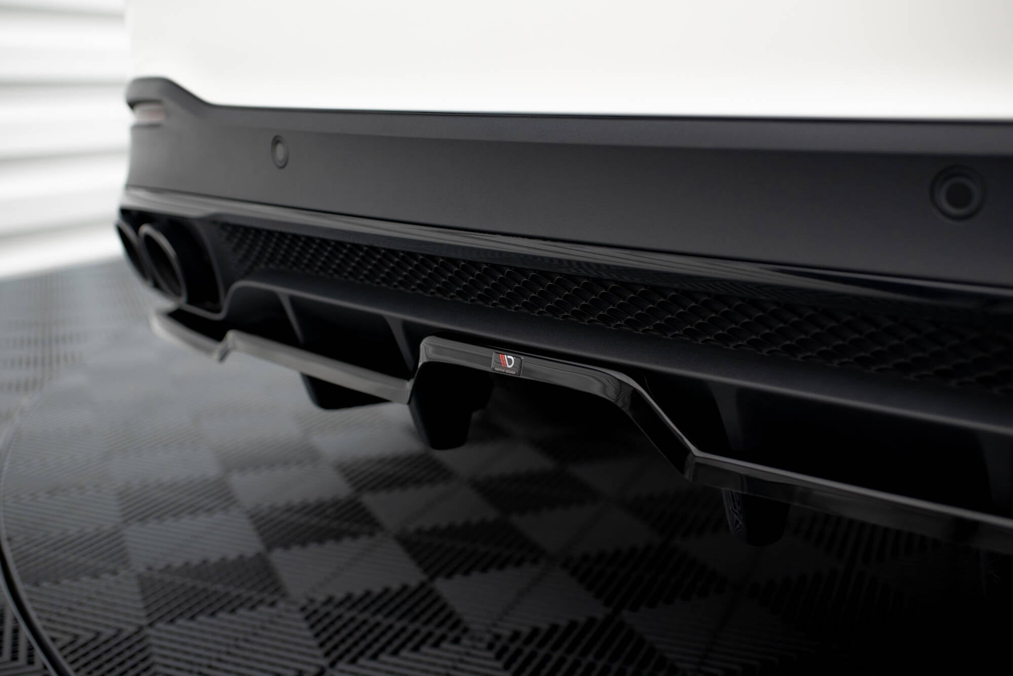 Maxton Design Street+ Mittlerer Diffusor RACE passend für Mercedes-AMG GLE 53 / 63 W167 / W167 Facelift schwarz Hochglanz