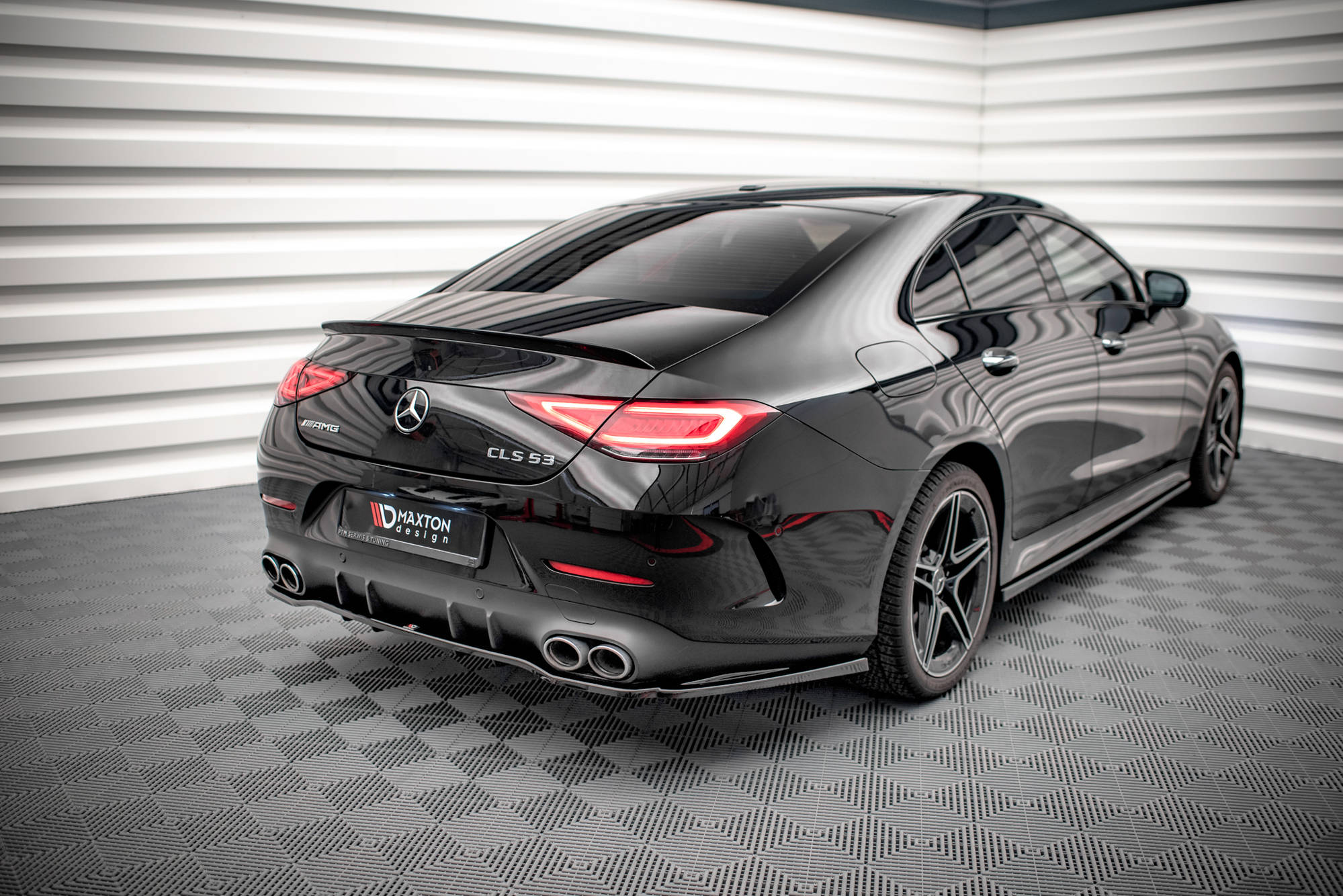 Maxton Design Street+ Mittlerer Diffusor RACE passend für Mercedes-AMG CLS 53 C257 schwarz Hochglanz