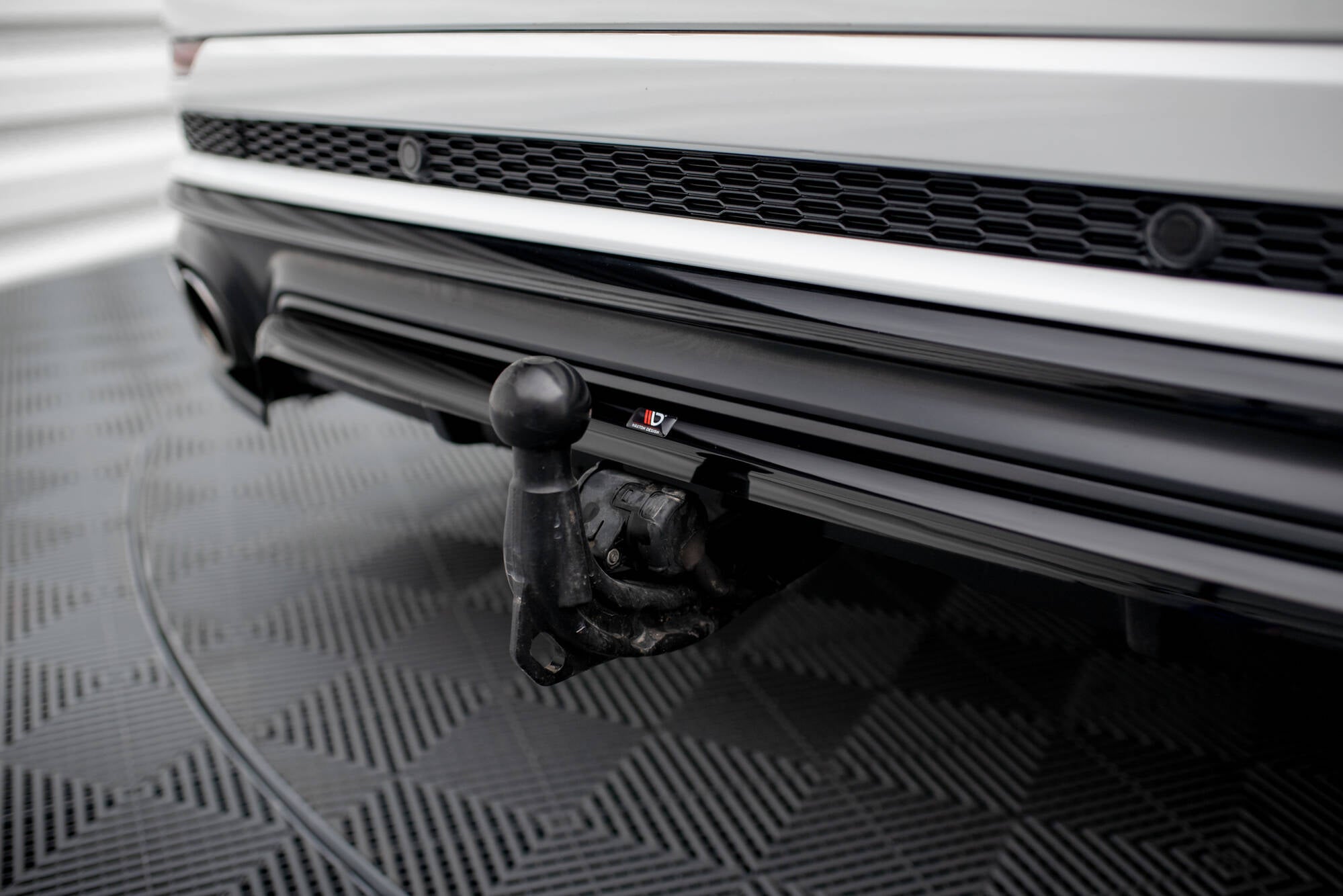 Maxton Design Street+ Mittlerer Diffusor RACE passend für Audi SQ8 Mk1 schwarz Hochglanz