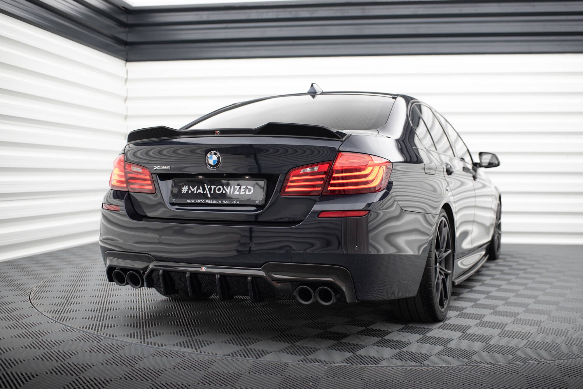 Maxton Design Diffusor Heck Ansatz V.2 passend für BMW 5er M-Paket F10 / F11 (Doppelauspuff li. re.)