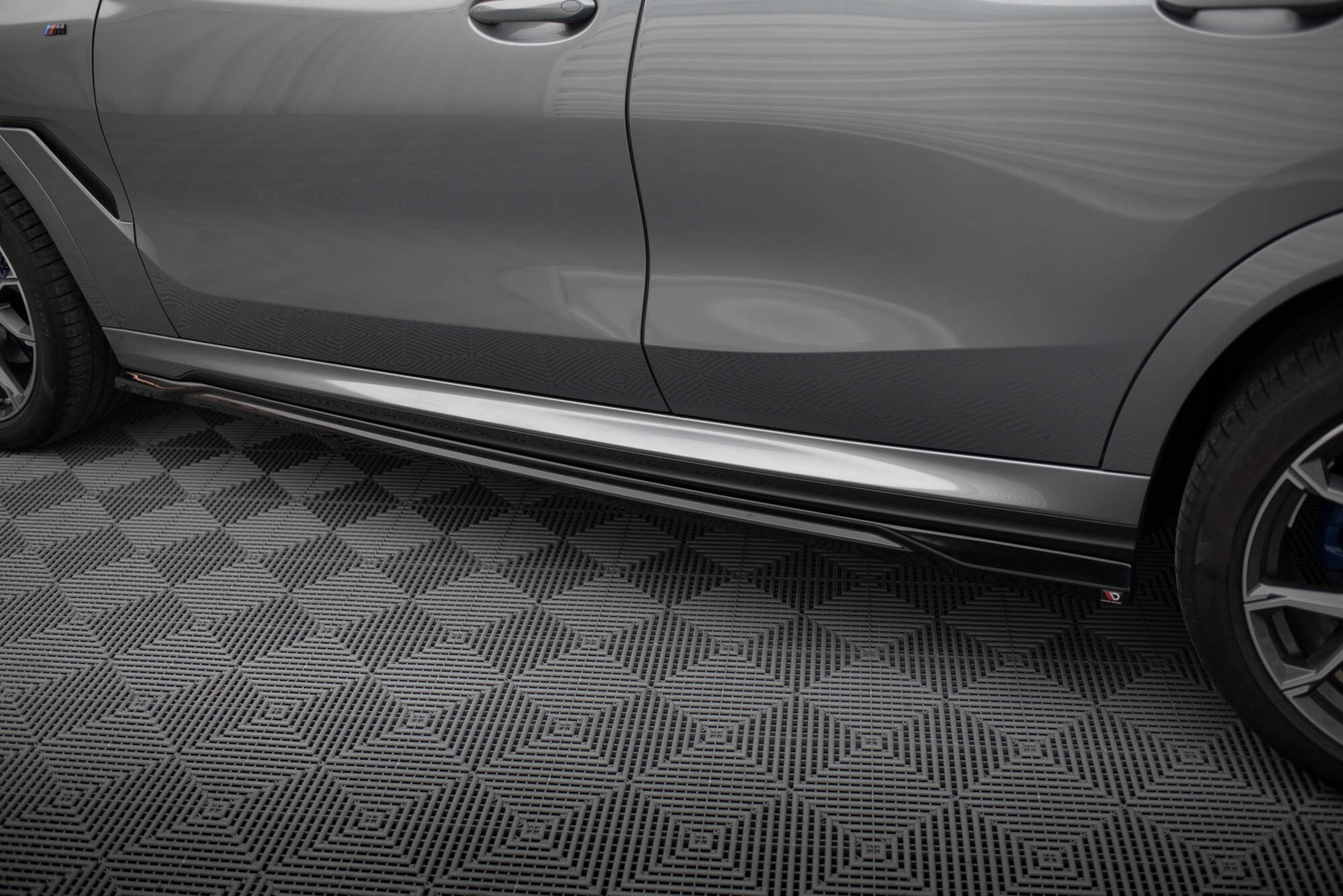 Maxton Design Street+ Seitenschweller Leisten passend für V.1 passend für BMW X6 M-Paket G06 Facelift schwarz Hochglanz