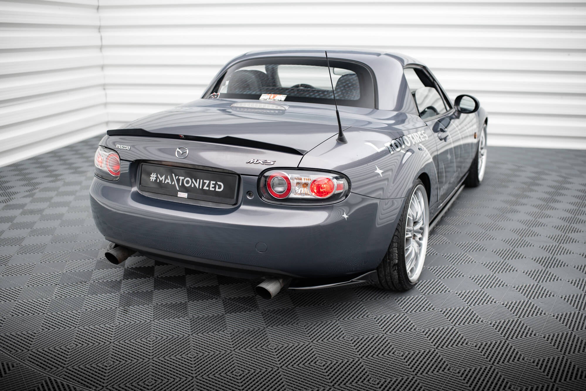 Maxton Design Heck Ansatz Flaps Diffusor passend für Mazda MX5 NC (Mk3) schwarz Hochglanz