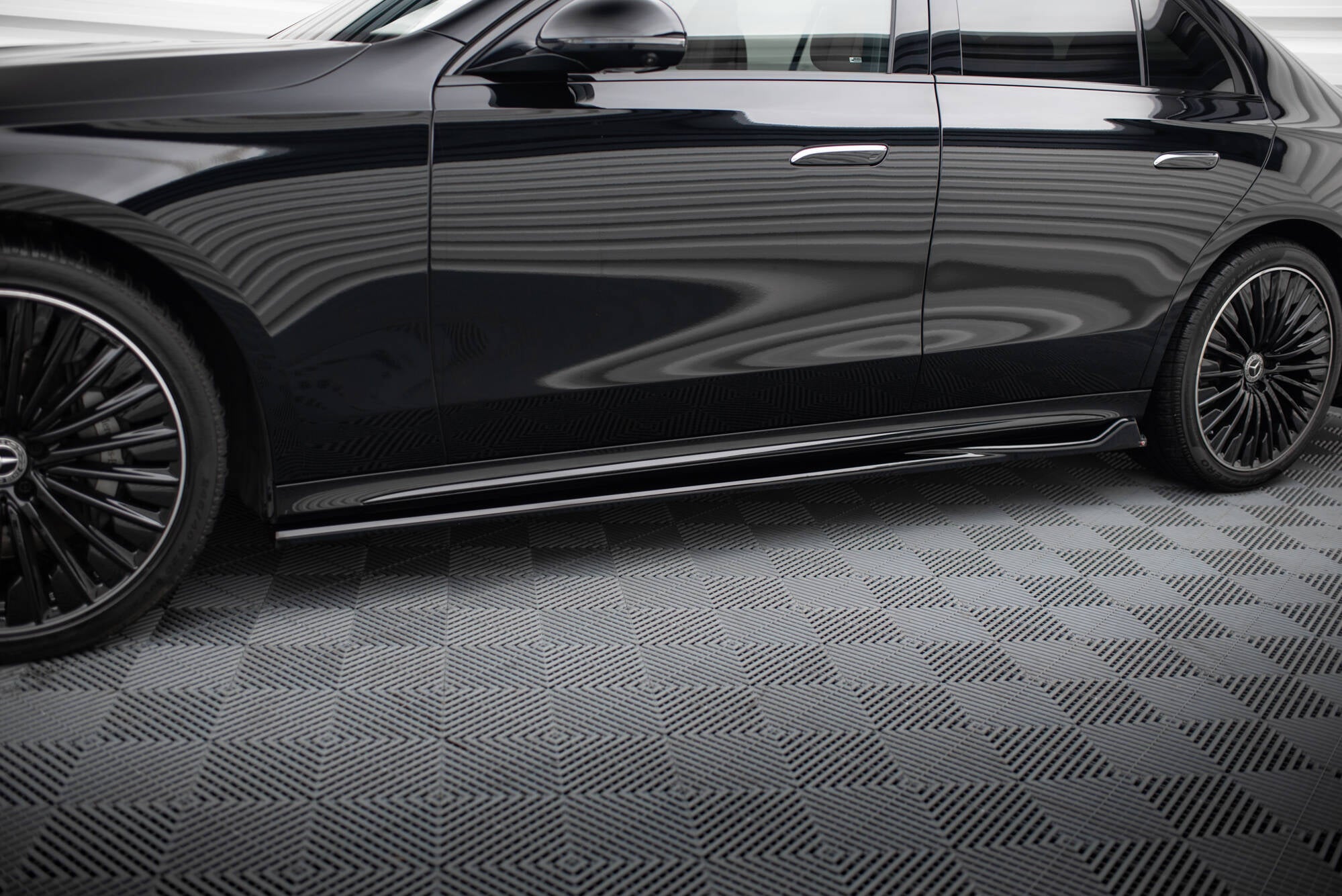 Maxton Design Street+ Seitenschweller Leisten passend für Mercedes-Benz E AMG-Line Limousine / Kombi W214 schwarz Hochglanz