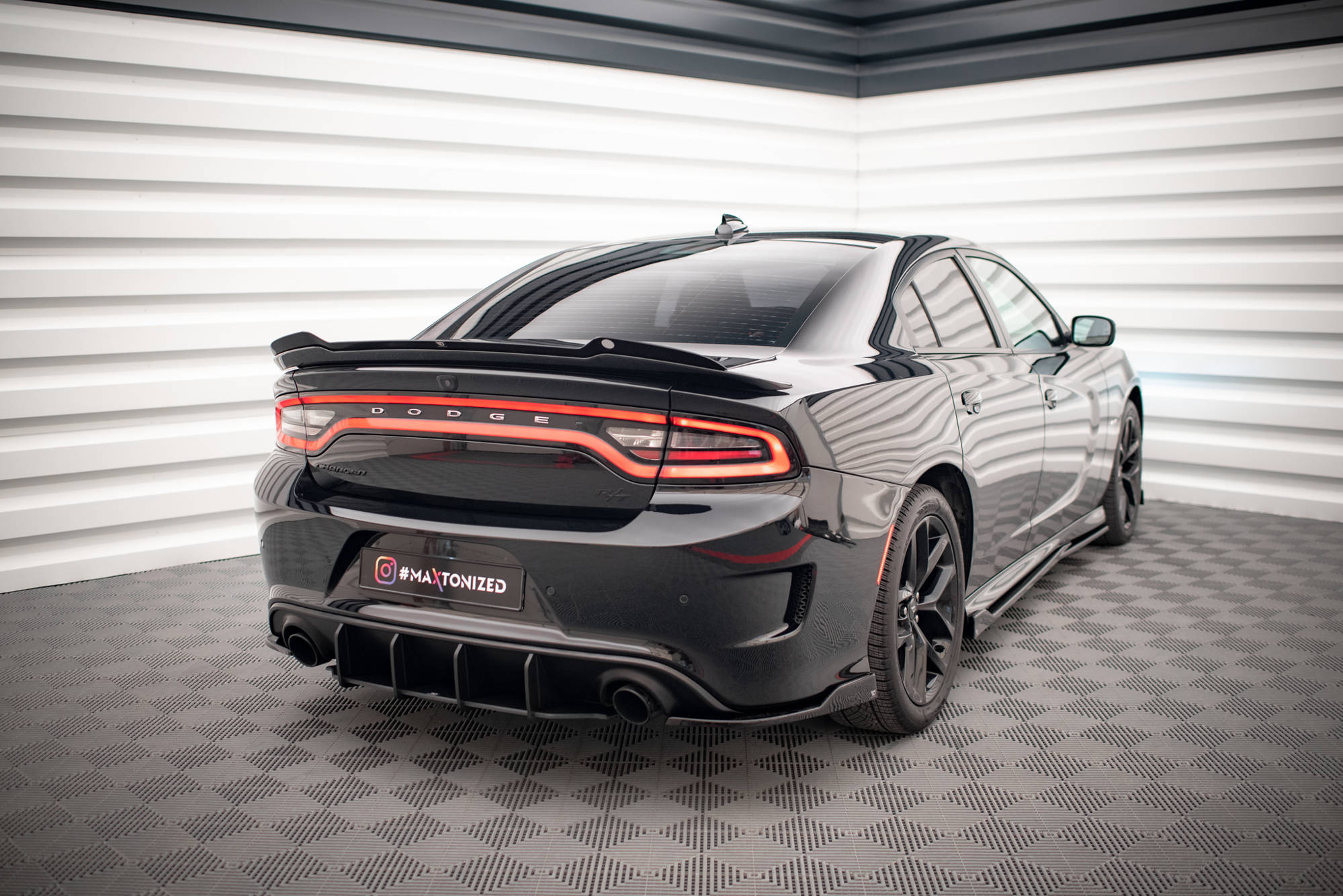Maxton Design Heck Ansatz Flaps Diffusor passend für Dodge Charger SRT Mk7 Facelift schwarz Hochglanz