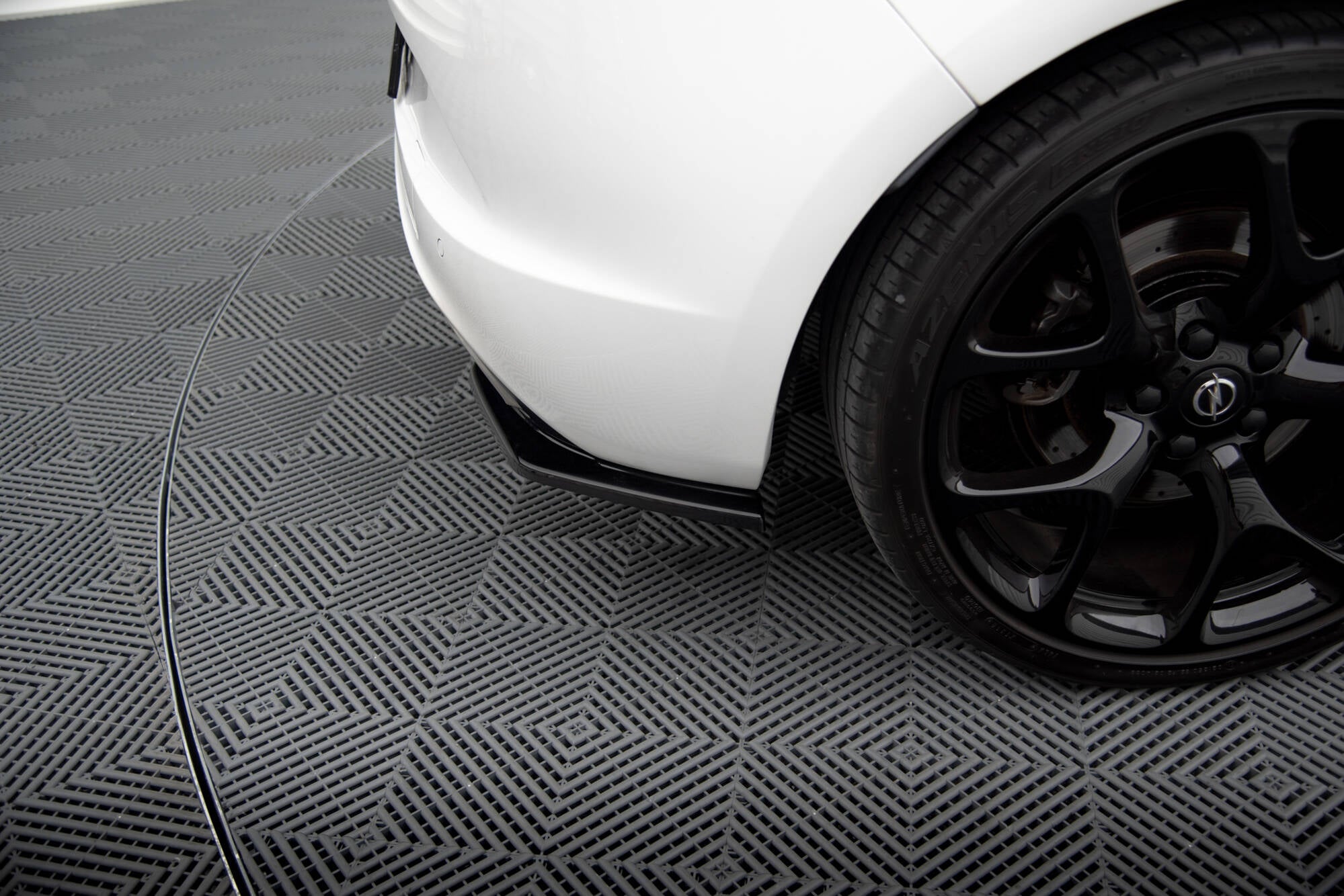 Maxton Design Heck Ansatz Flaps Diffusor passend für OPEL ASTRA J OPC / VXR schwarz Hochglanz