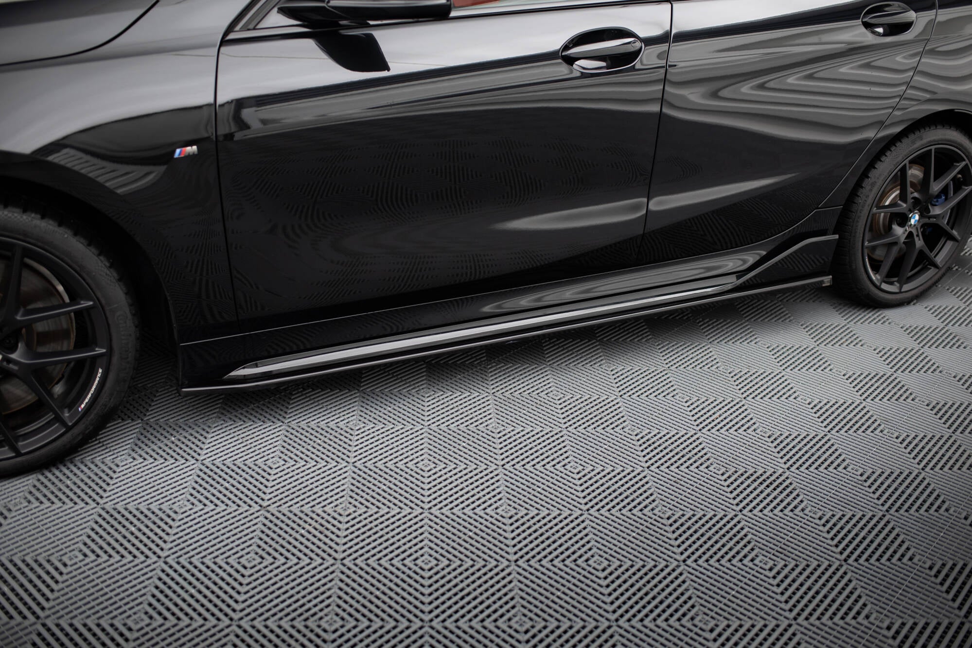 Maxton Design Street+ Seitenschweller Leisten passend für BMW M135i M-Performance F40 schwarz Hochglanz