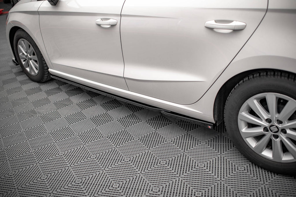 Maxton Design Street+ Seitenschweller Leisten V.2 passend für Seat Ibiza FR/ Standard Mk5 schwarz Hochglanz